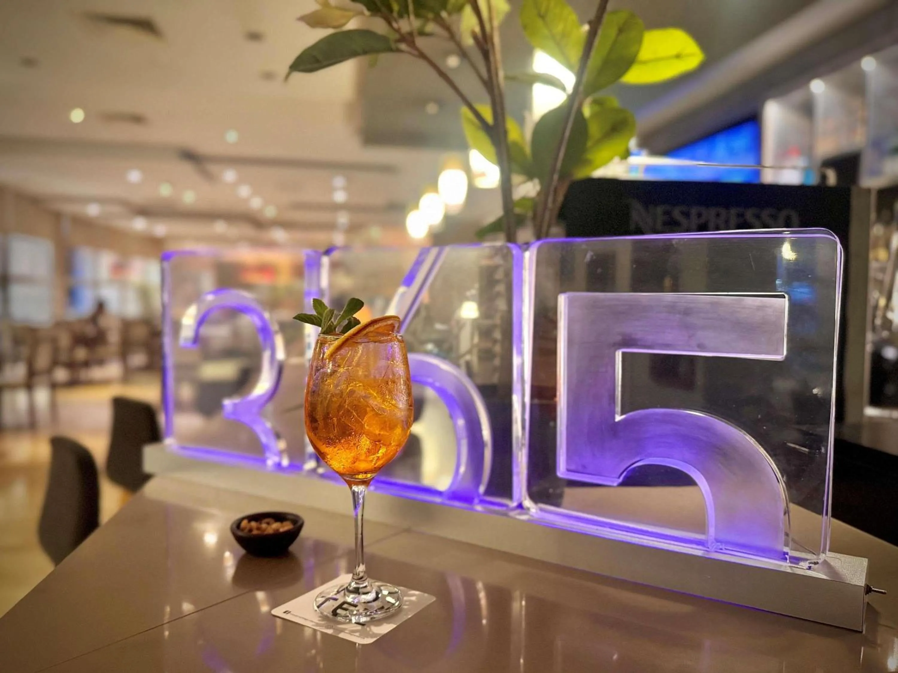 Lounge or bar in Novotel Santiago Vitacura