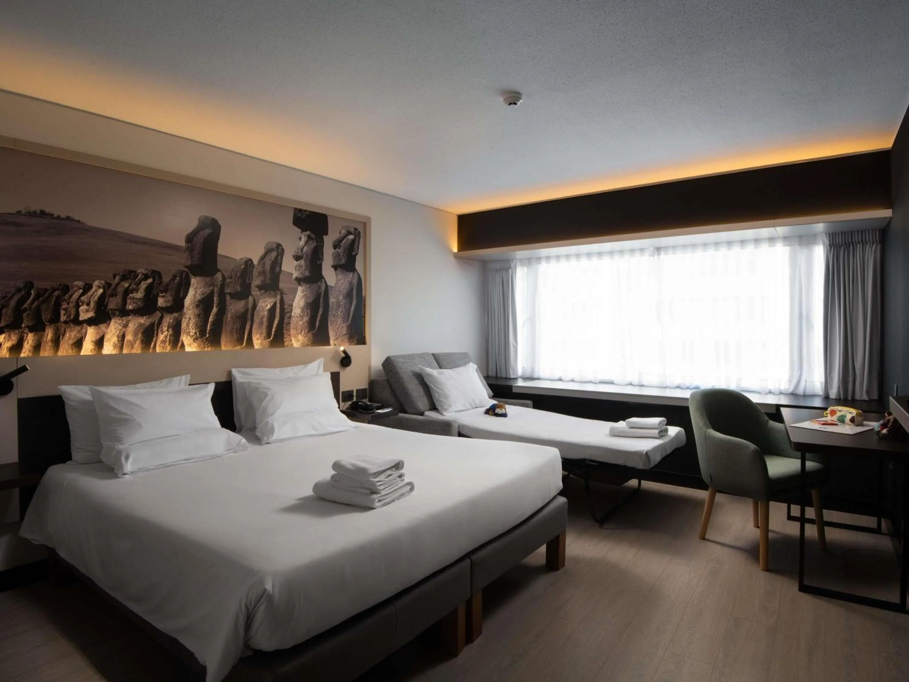 Bedroom, Bed in Novotel Santiago Vitacura