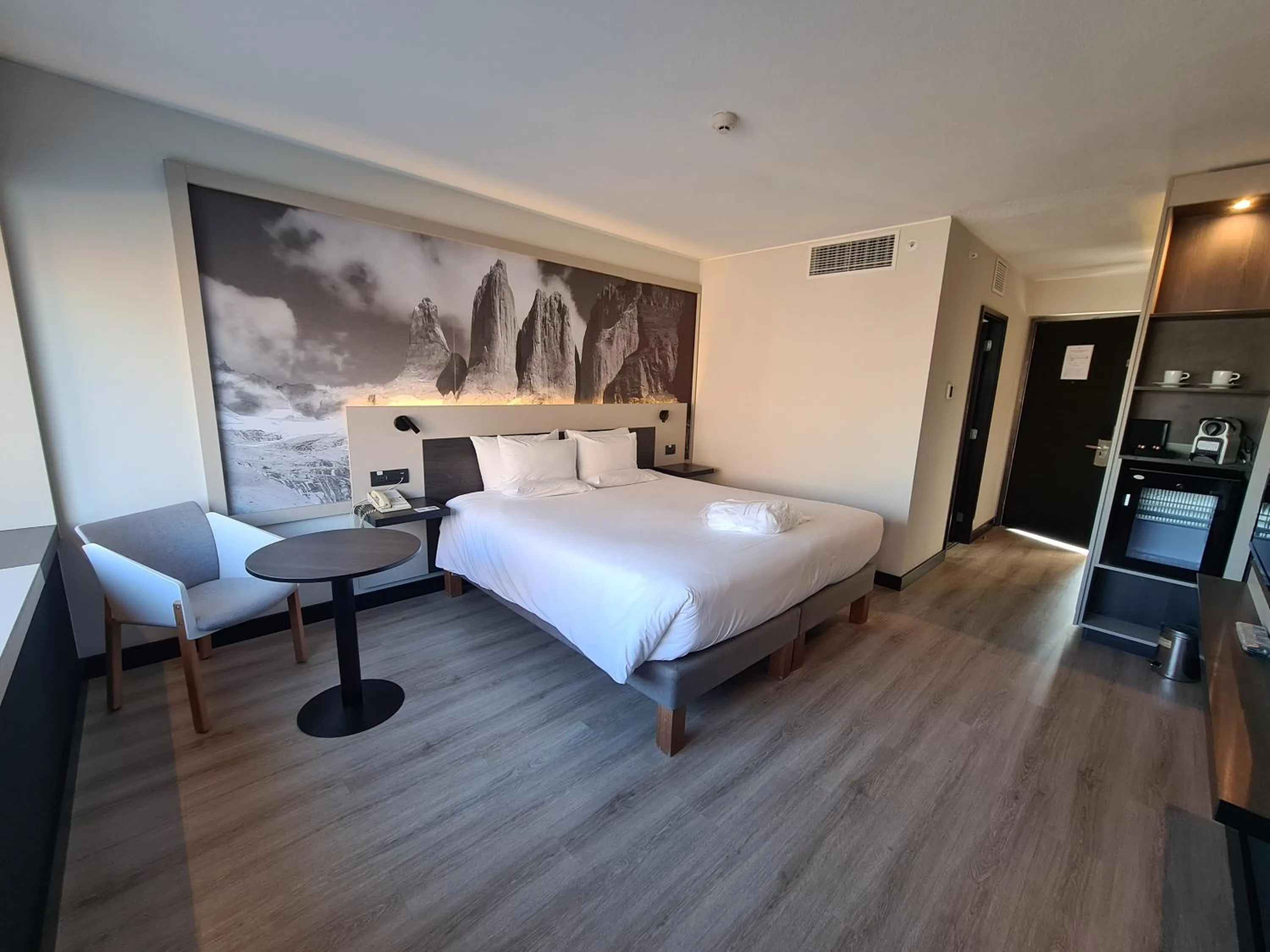 View (from property/room), Bed in Novotel Santiago Vitacura