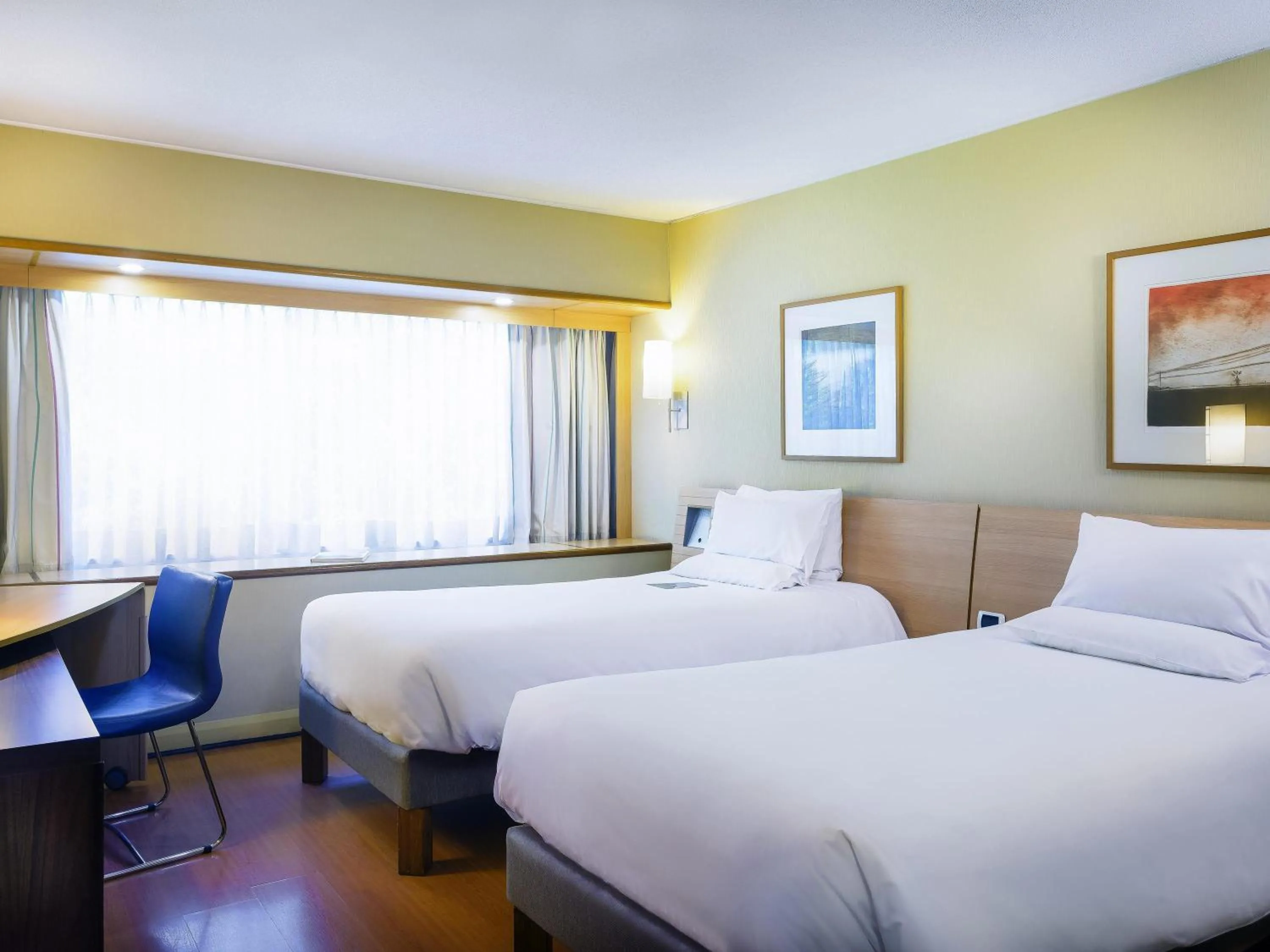 Bedroom, Bed in Novotel Santiago Vitacura