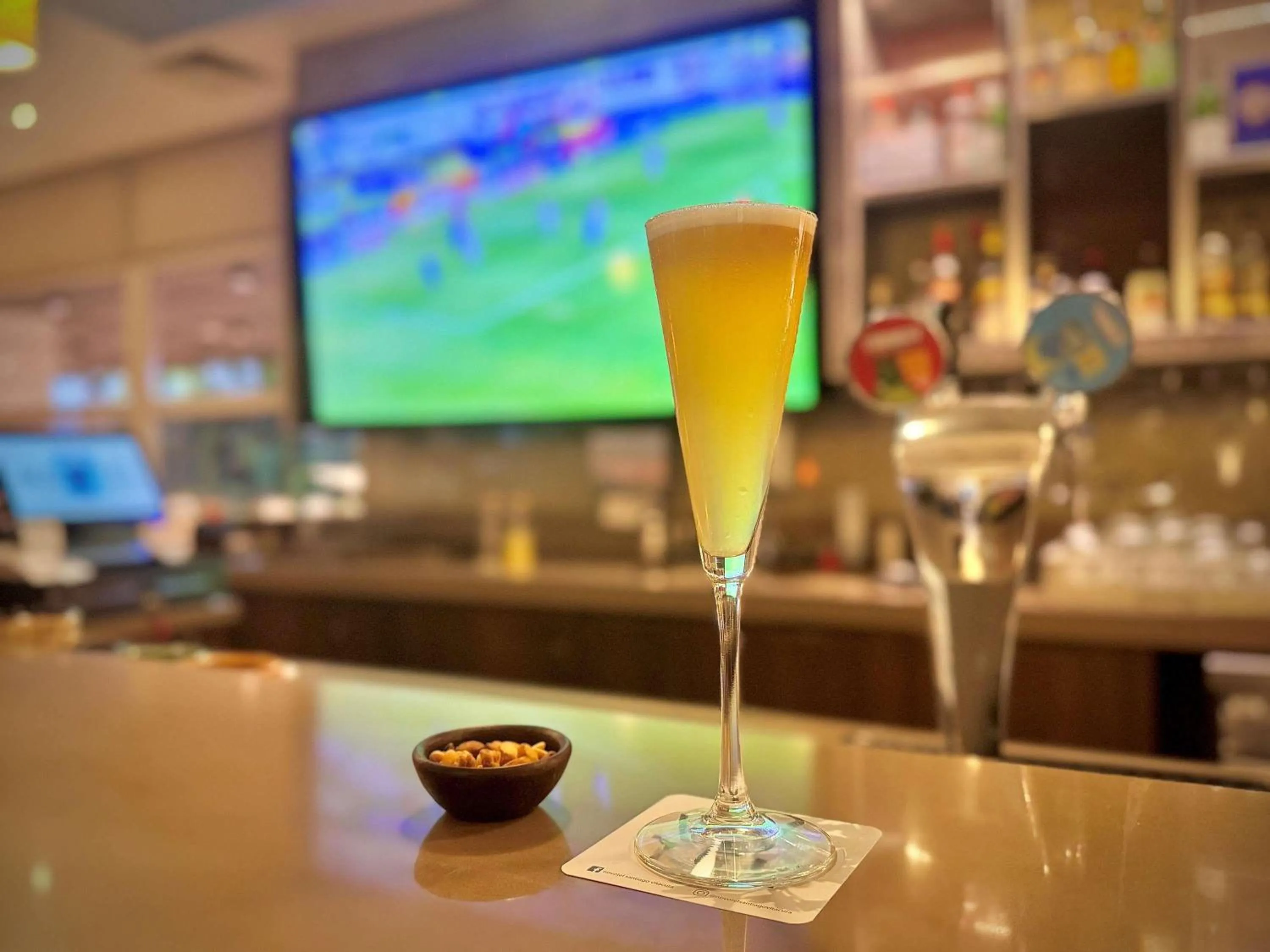 Lounge or bar in Novotel Santiago Vitacura