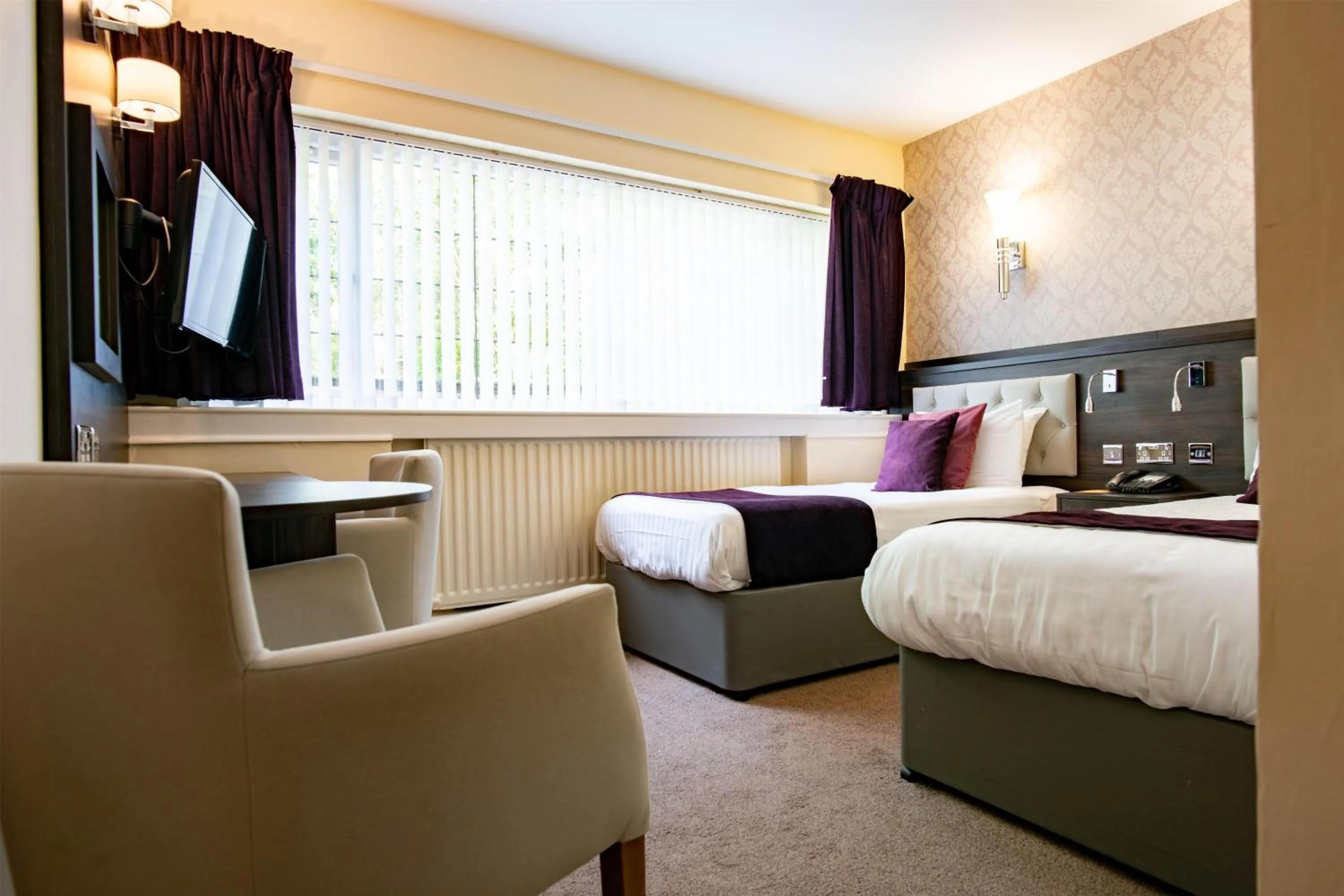 Bed in Southcrest Manor Hotel, Best Western Signature Collection