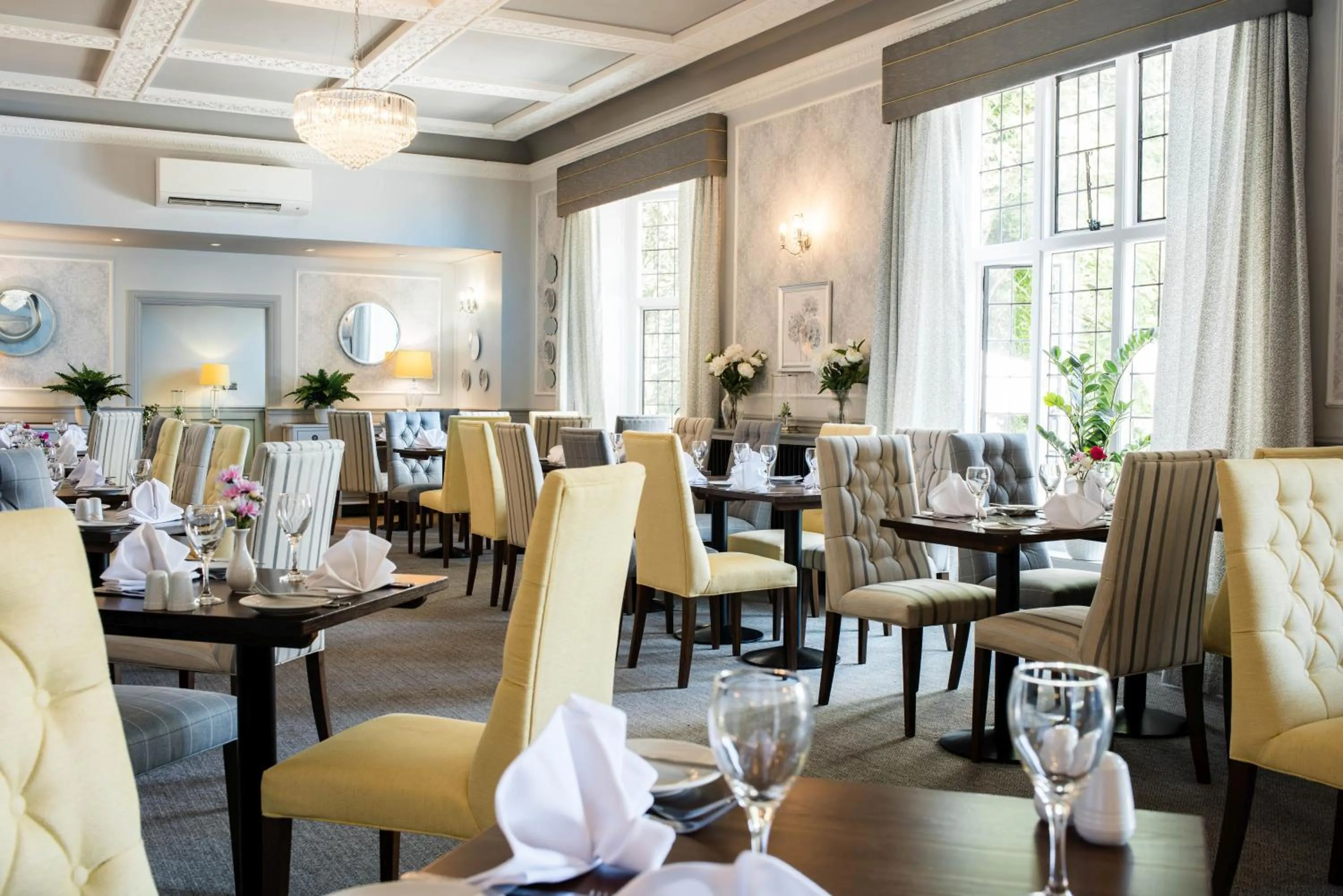 Restaurant/places to eat in Southcrest Manor Hotel, Best Western Signature Collection