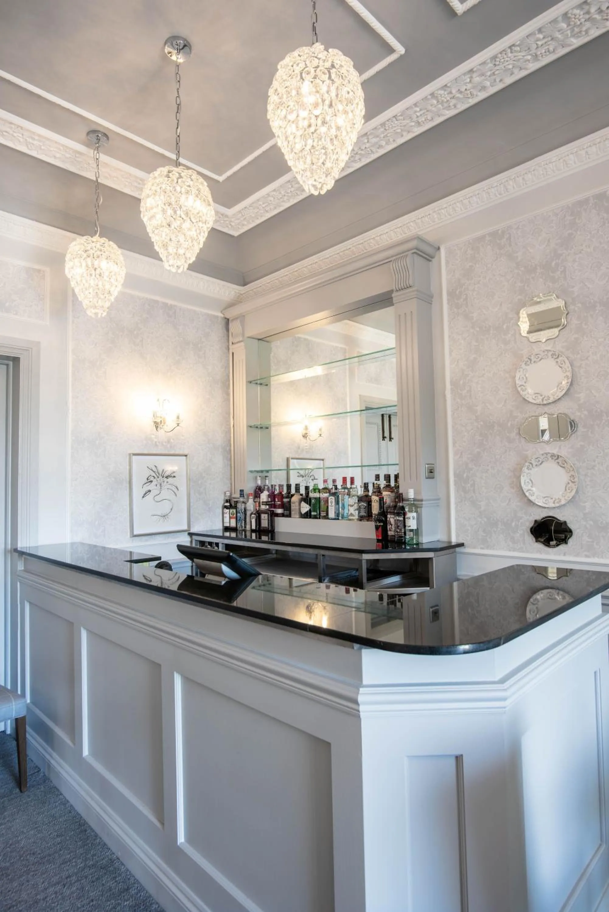 Restaurant/places to eat in Southcrest Manor Hotel, Best Western Signature Collection