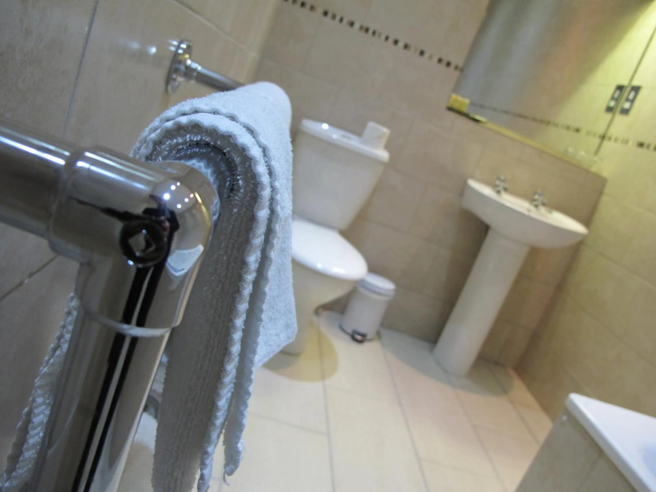 Shower in Southcrest Manor Hotel, Best Western Signature Collection