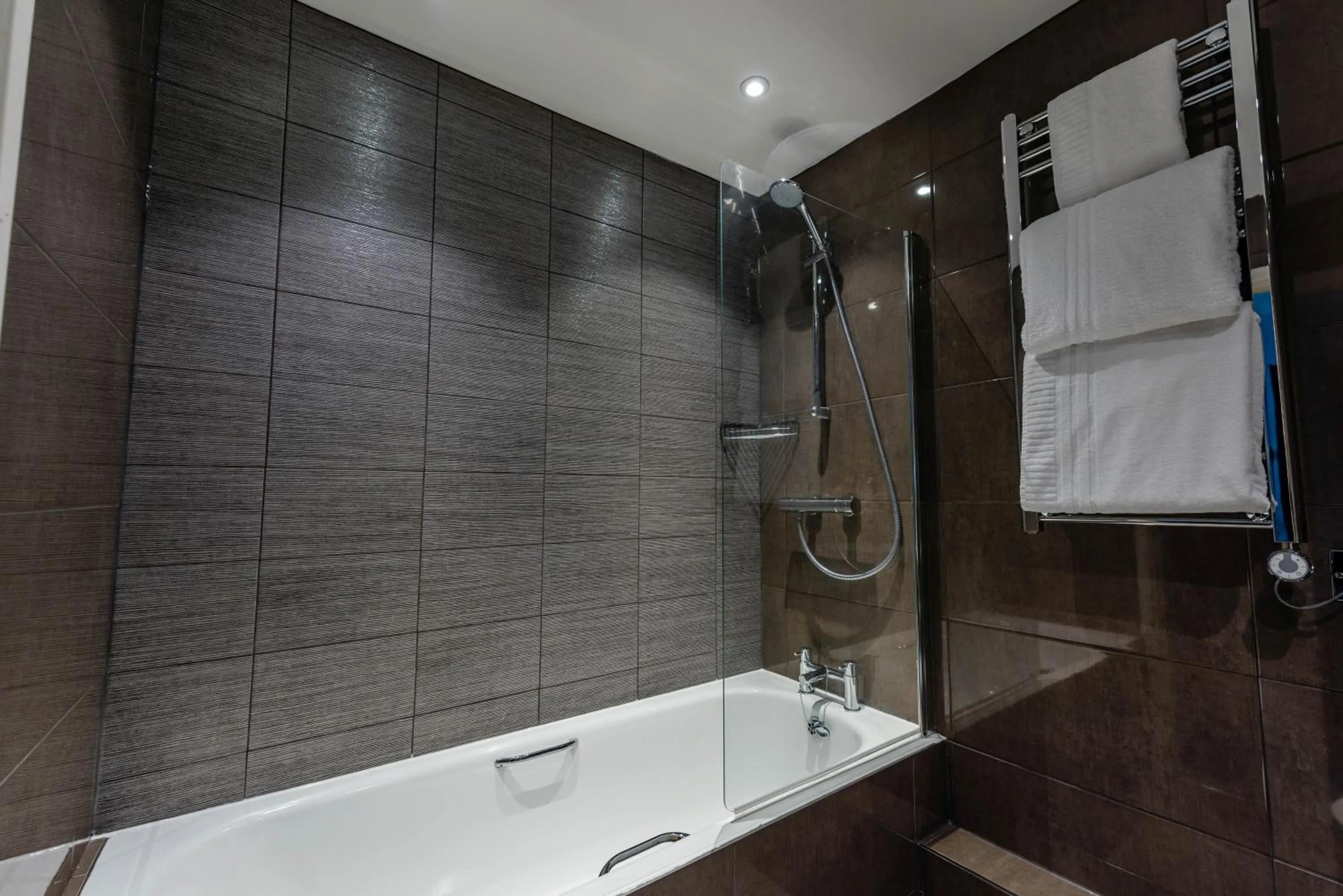 Bathroom in Southcrest Manor Hotel, Best Western Signature Collection