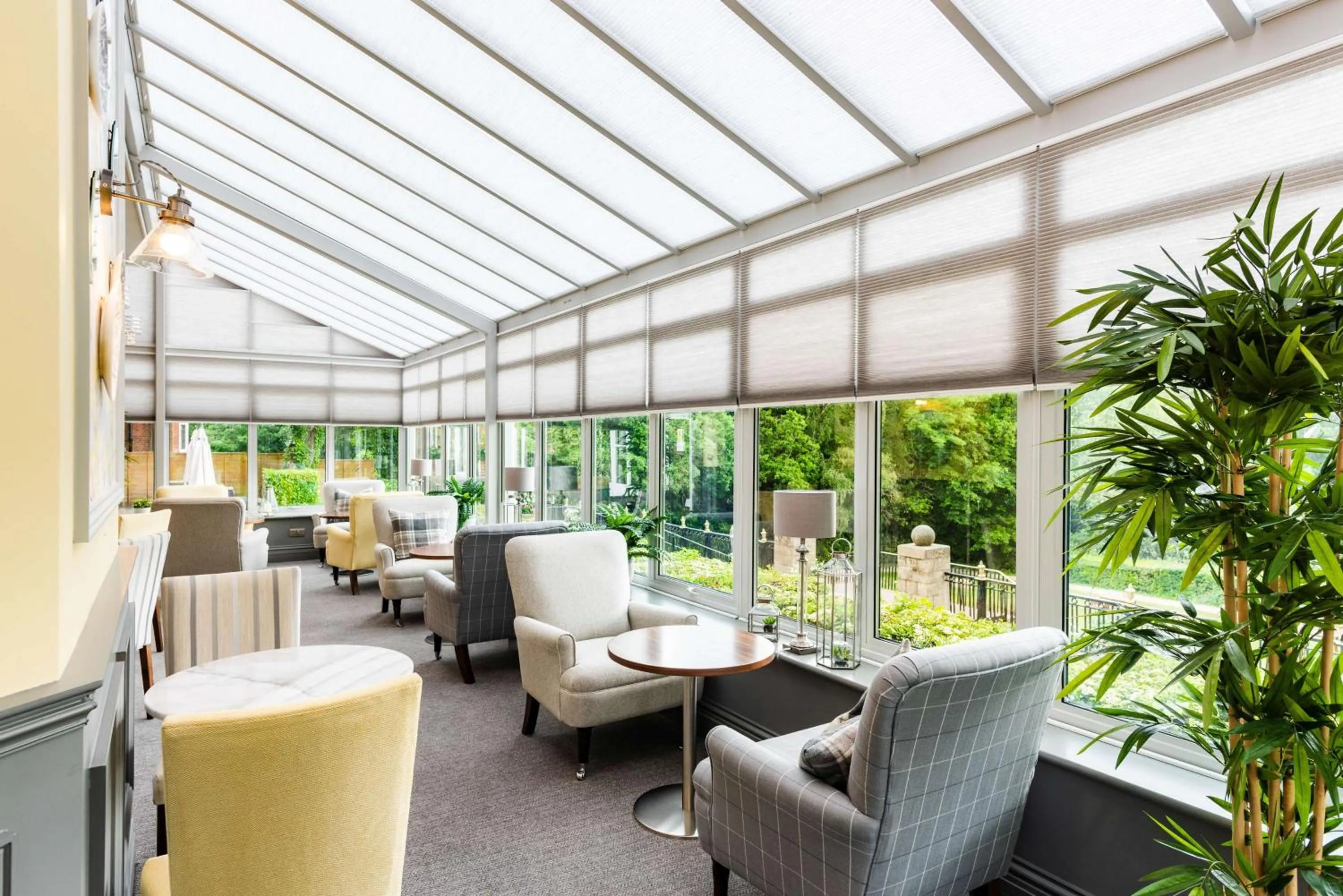 Lounge or bar in Southcrest Manor Hotel, Best Western Signature Collection