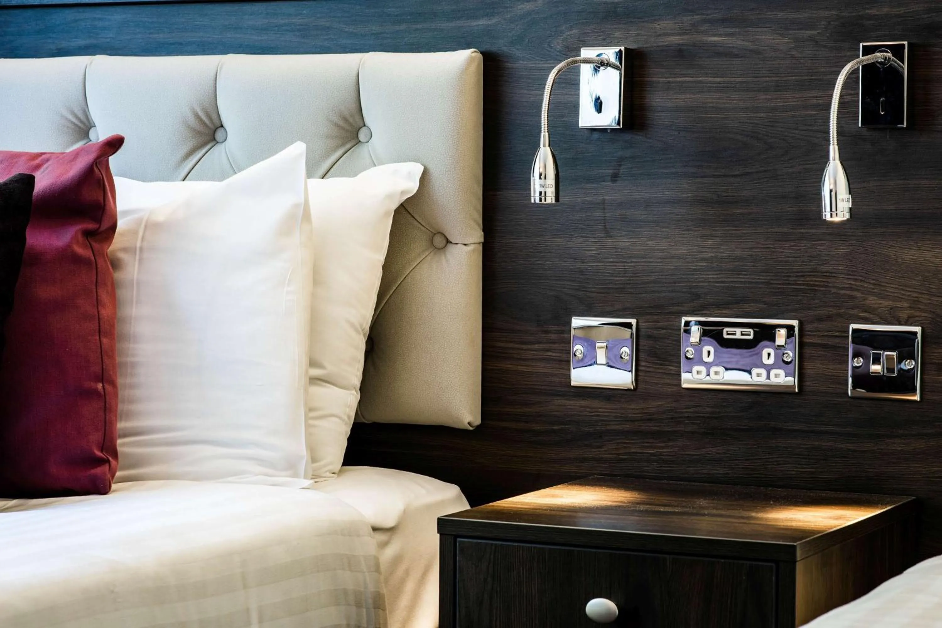 Bed in Southcrest Manor Hotel, Best Western Signature Collection