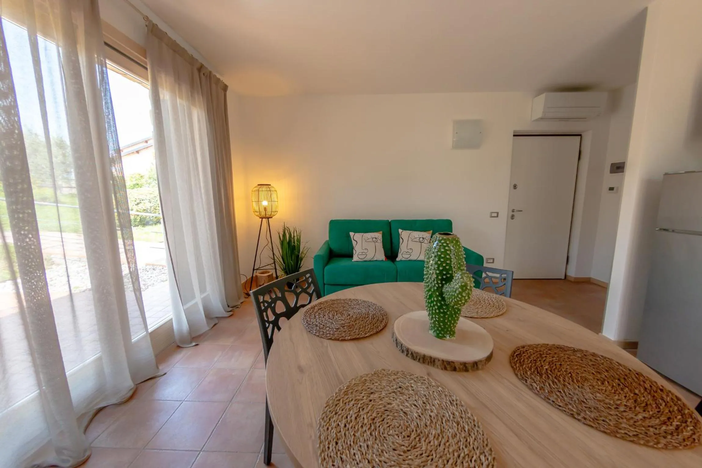 Living room, Bed in Vistaverde Harmony Apartments