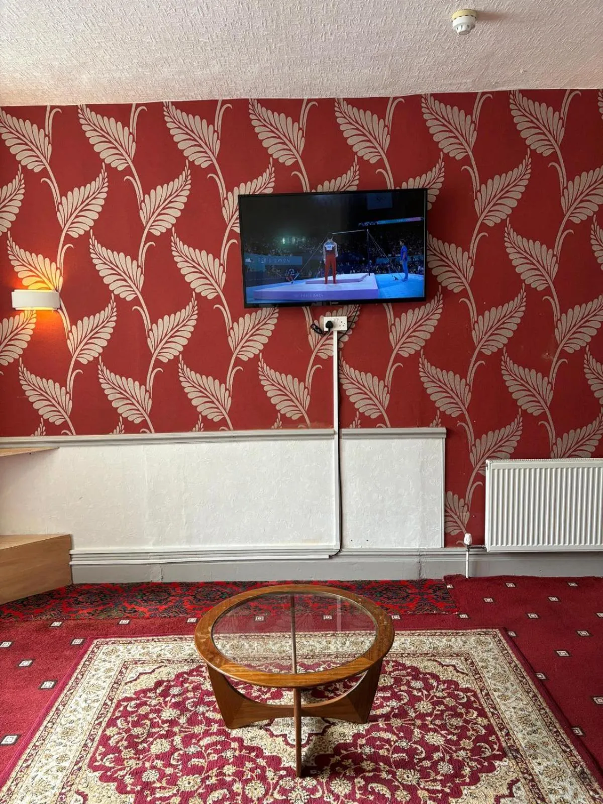 Communal lounge/ TV room in The Sandringham Court Hotel & Apartment Welcoming Large and Small Groups for 15 years