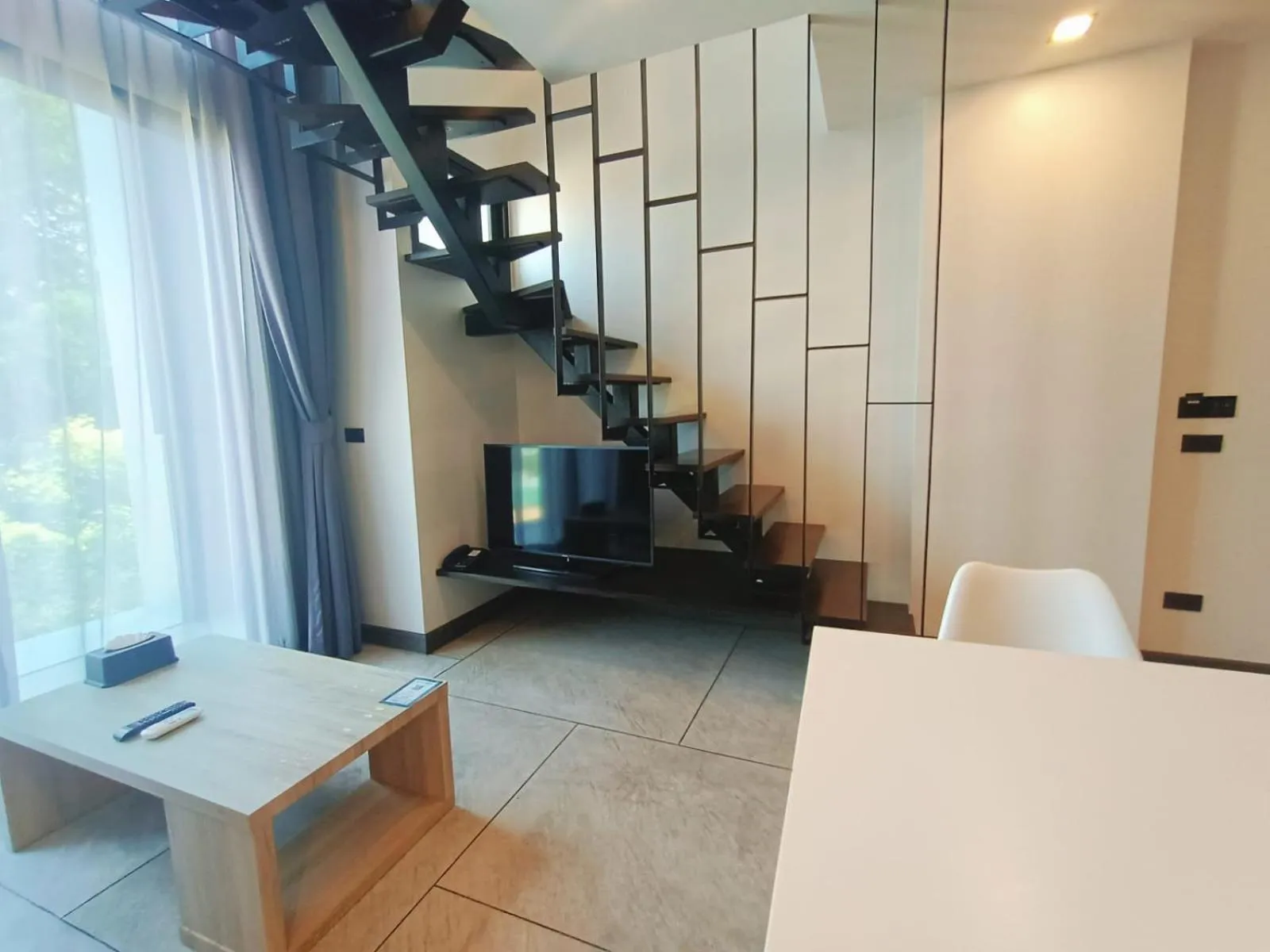 Utopia Naiharn - Modern Naiharn Beach Apartment