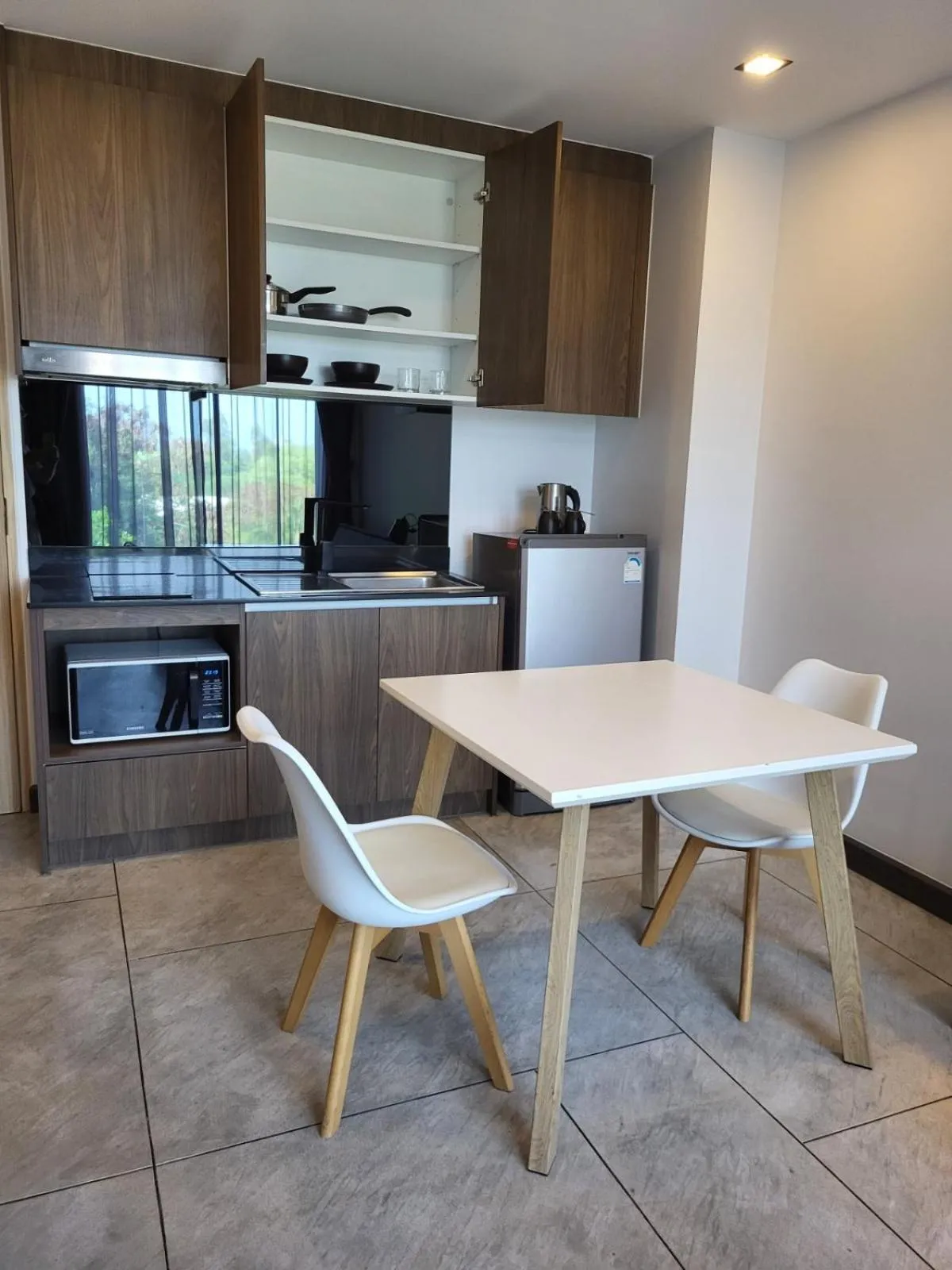 Utopia Naiharn - Modern Naiharn Beach Apartment