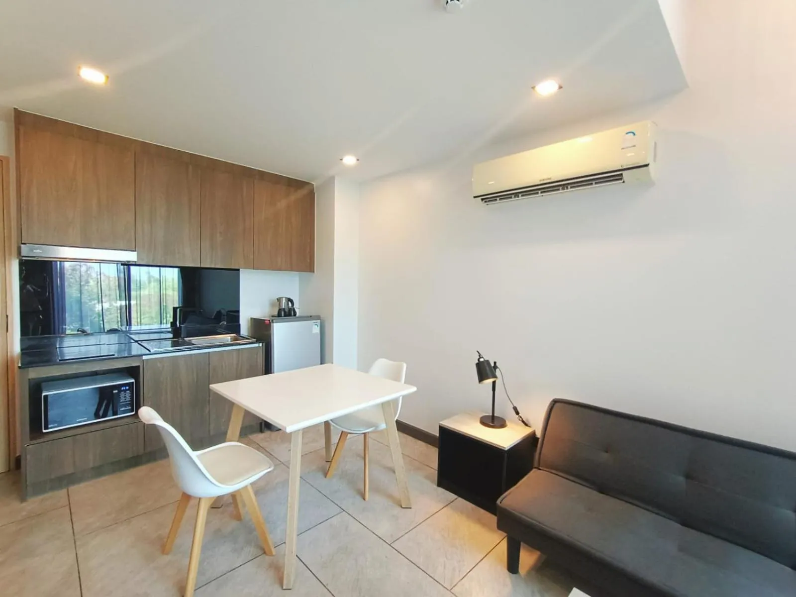 Utopia Naiharn - Modern Naiharn Beach Apartment