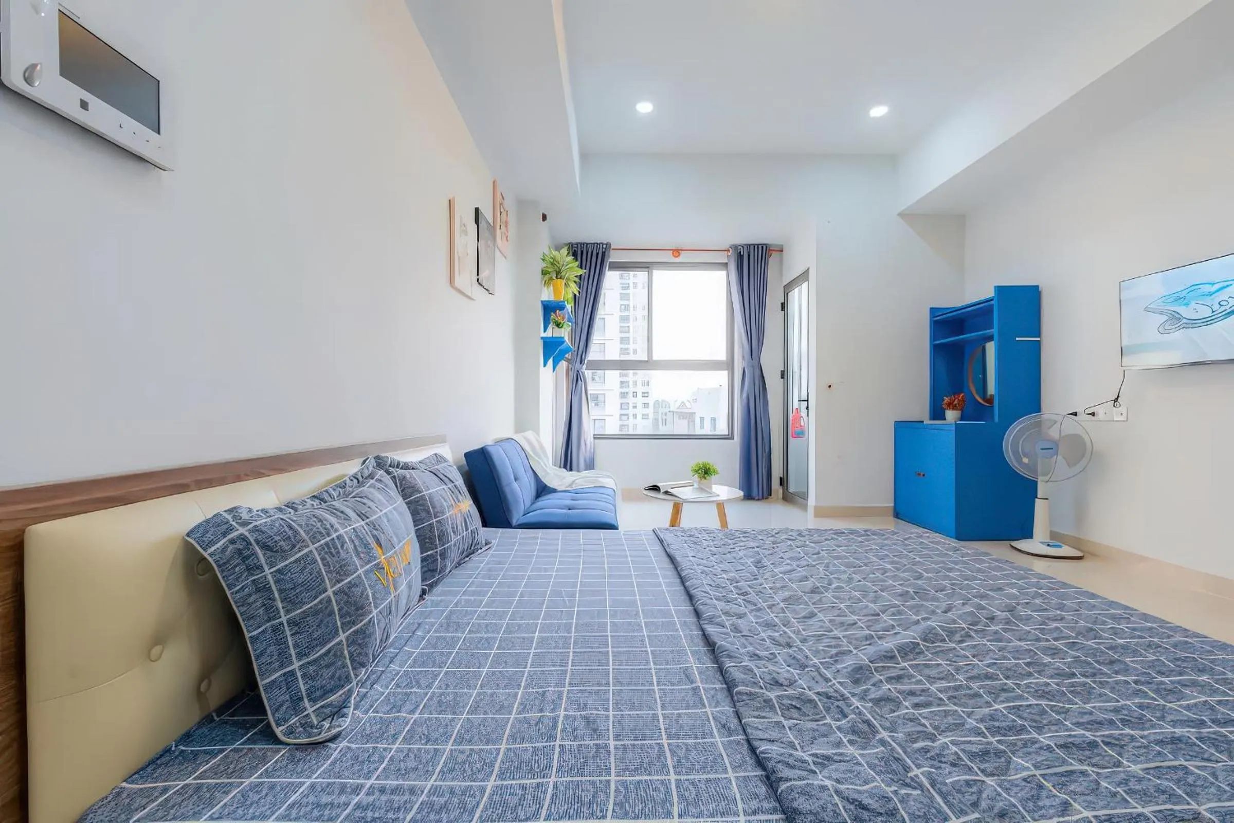 Bed in Minute Suites - Botanica Orchard TSN Airport