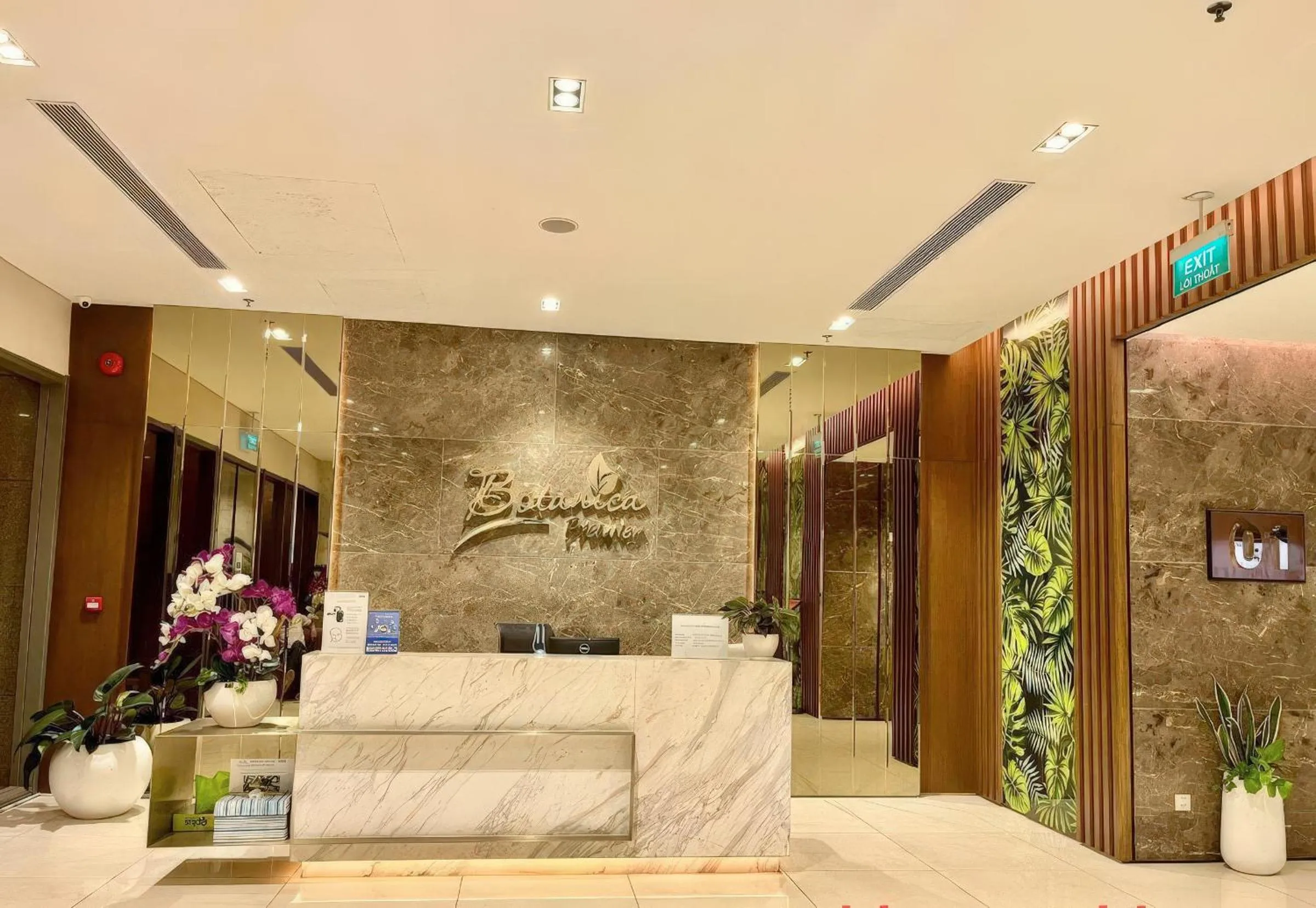 Lobby or reception in Minute Suites - Botanica Orchard TSN Airport
