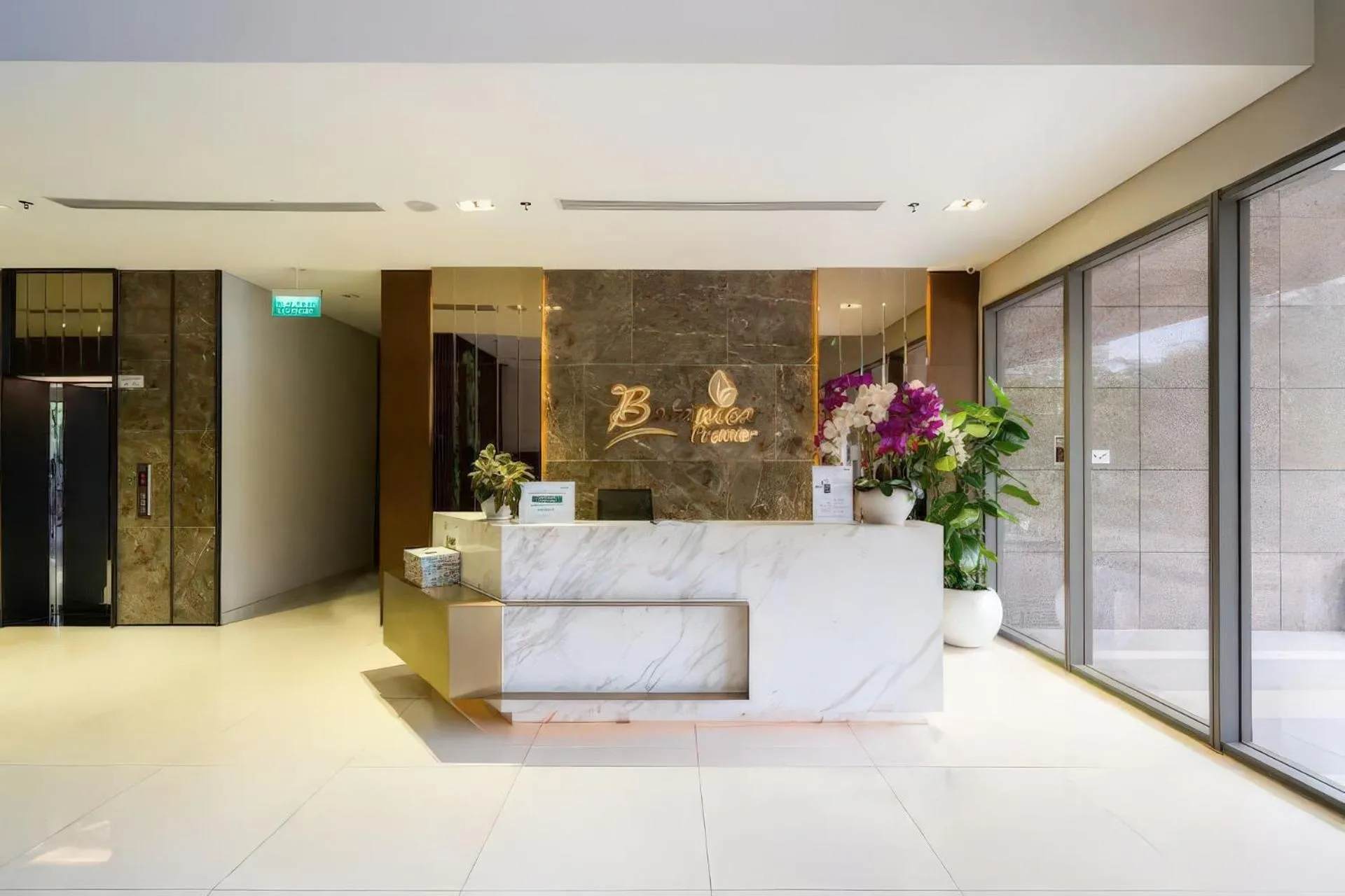 Lobby or reception in Minute Suites - Botanica Orchard TSN Airport