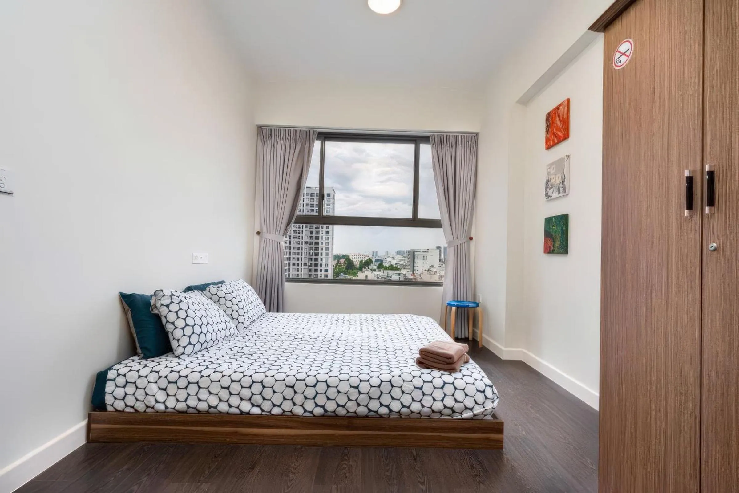 Bed in Minute Suites - Botanica Orchard TSN Airport