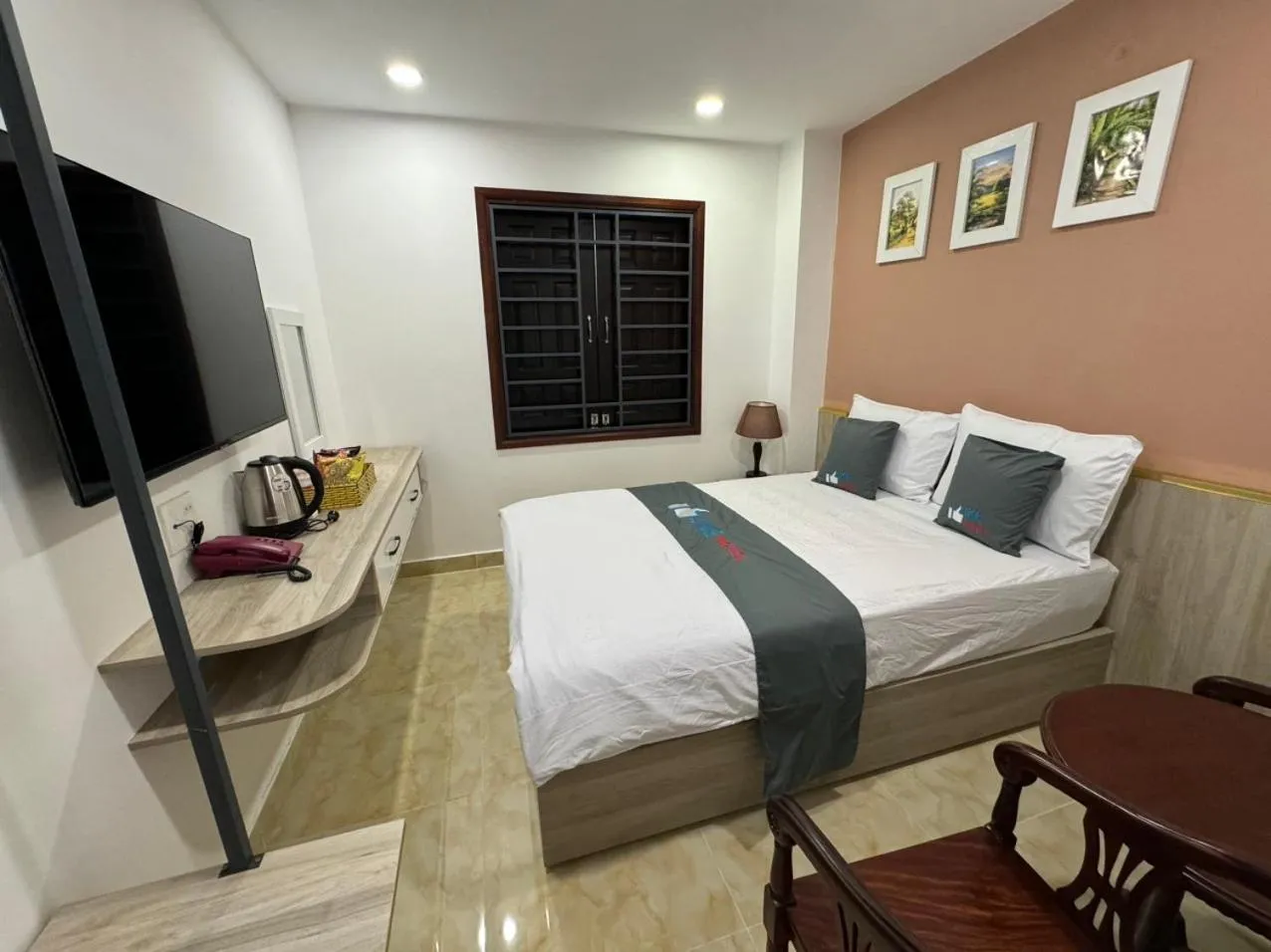 Bedroom, Bed in Like Hotel