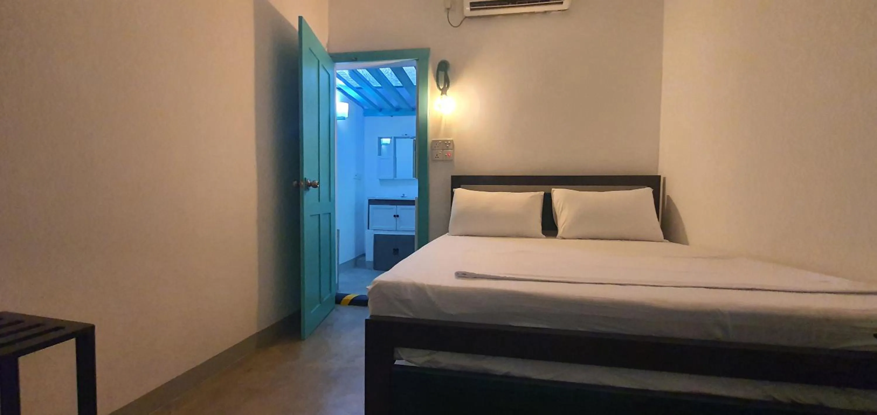 Photo of the whole room, Bed in Hello Airport Hotel, Katunayaka