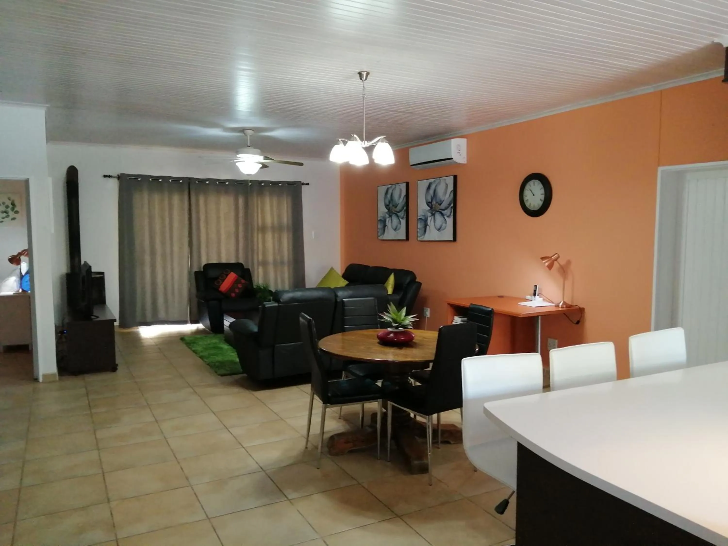 Dining area in Capbon Guesthouse