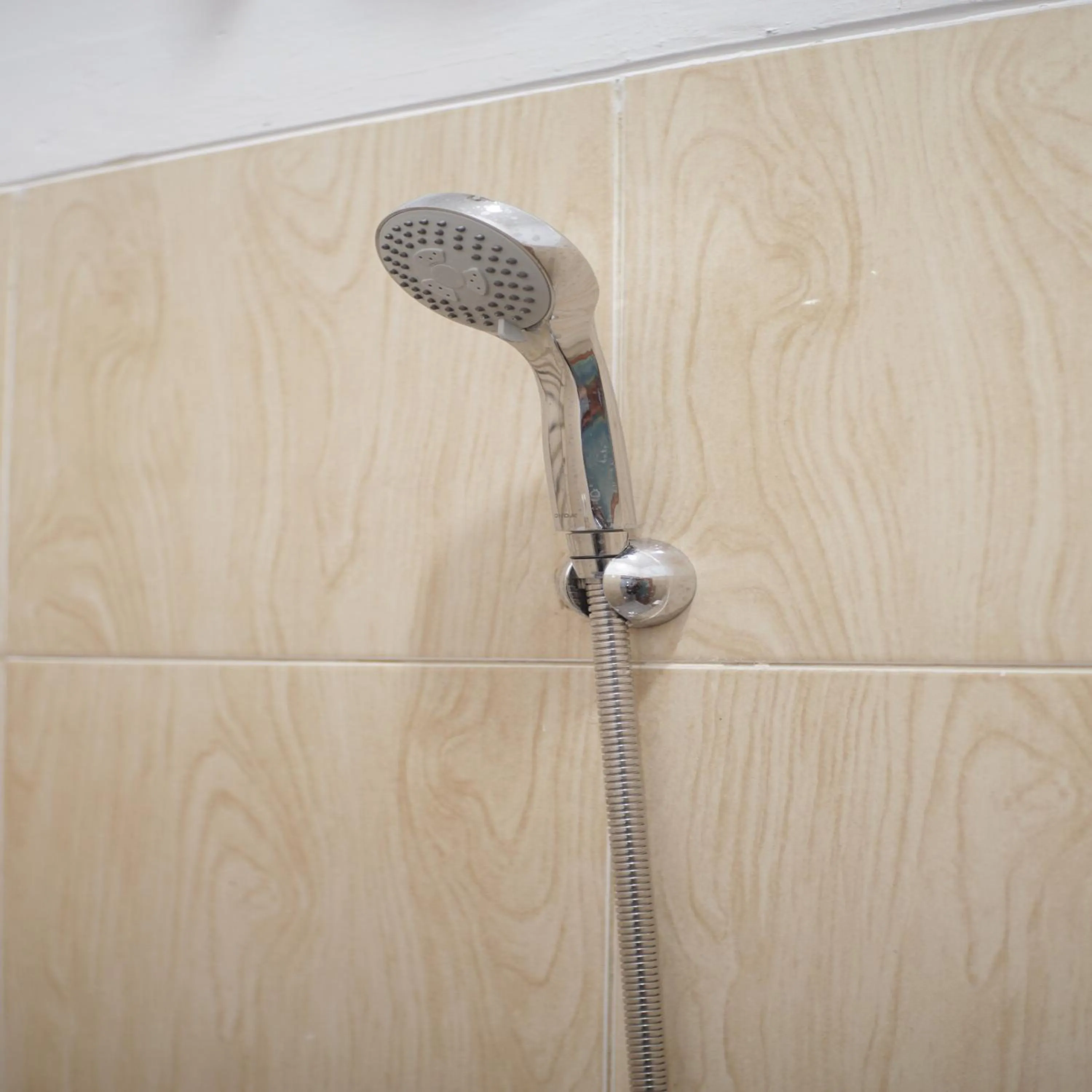 Shower in Hotel Permata Zamrud