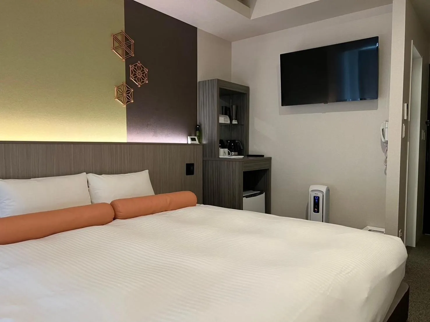 Photo of the whole room, Bed in Hotel Japanesque Kyoto Station ZEQUU