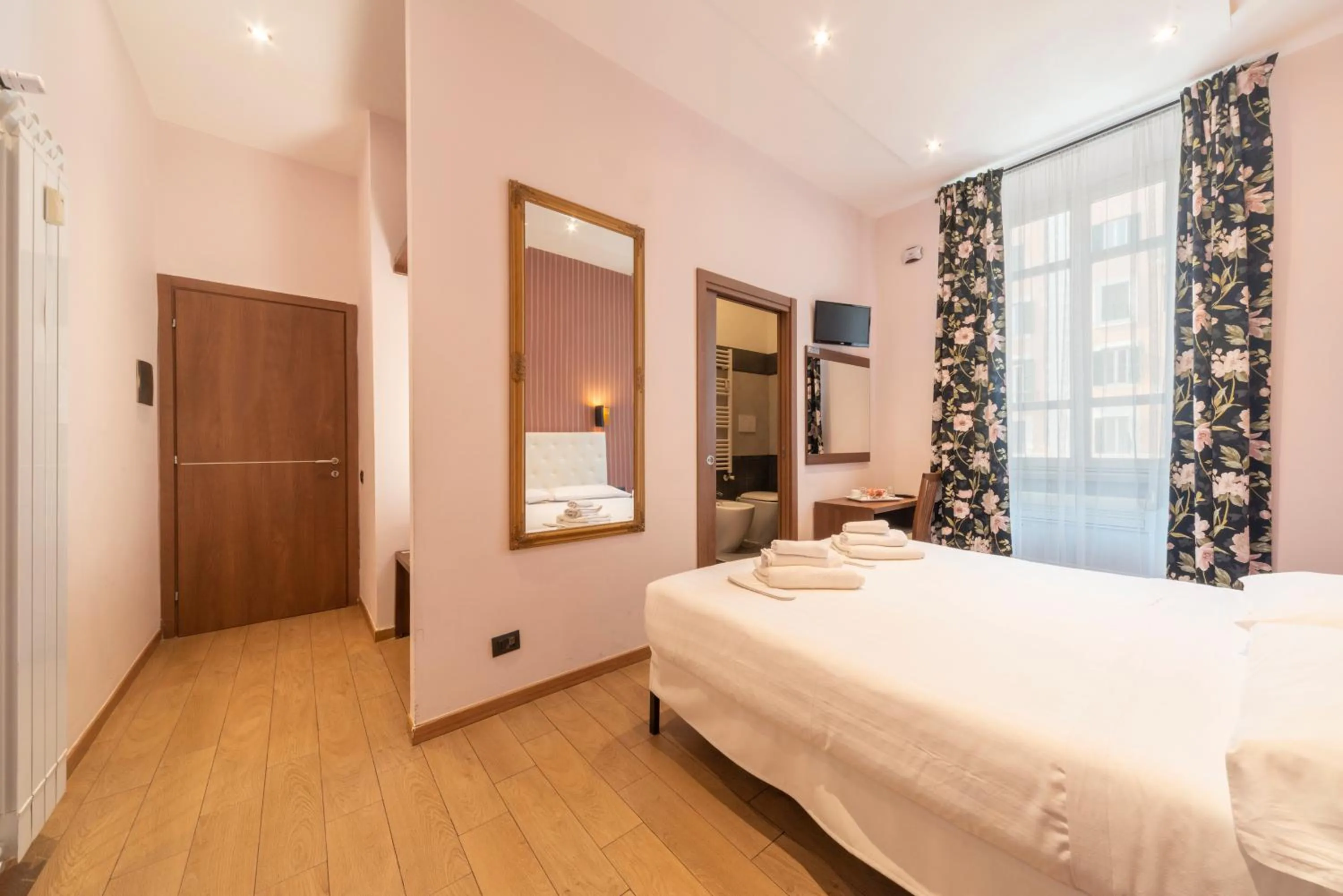 Bed in La Grande Bellezza Guest House Rome