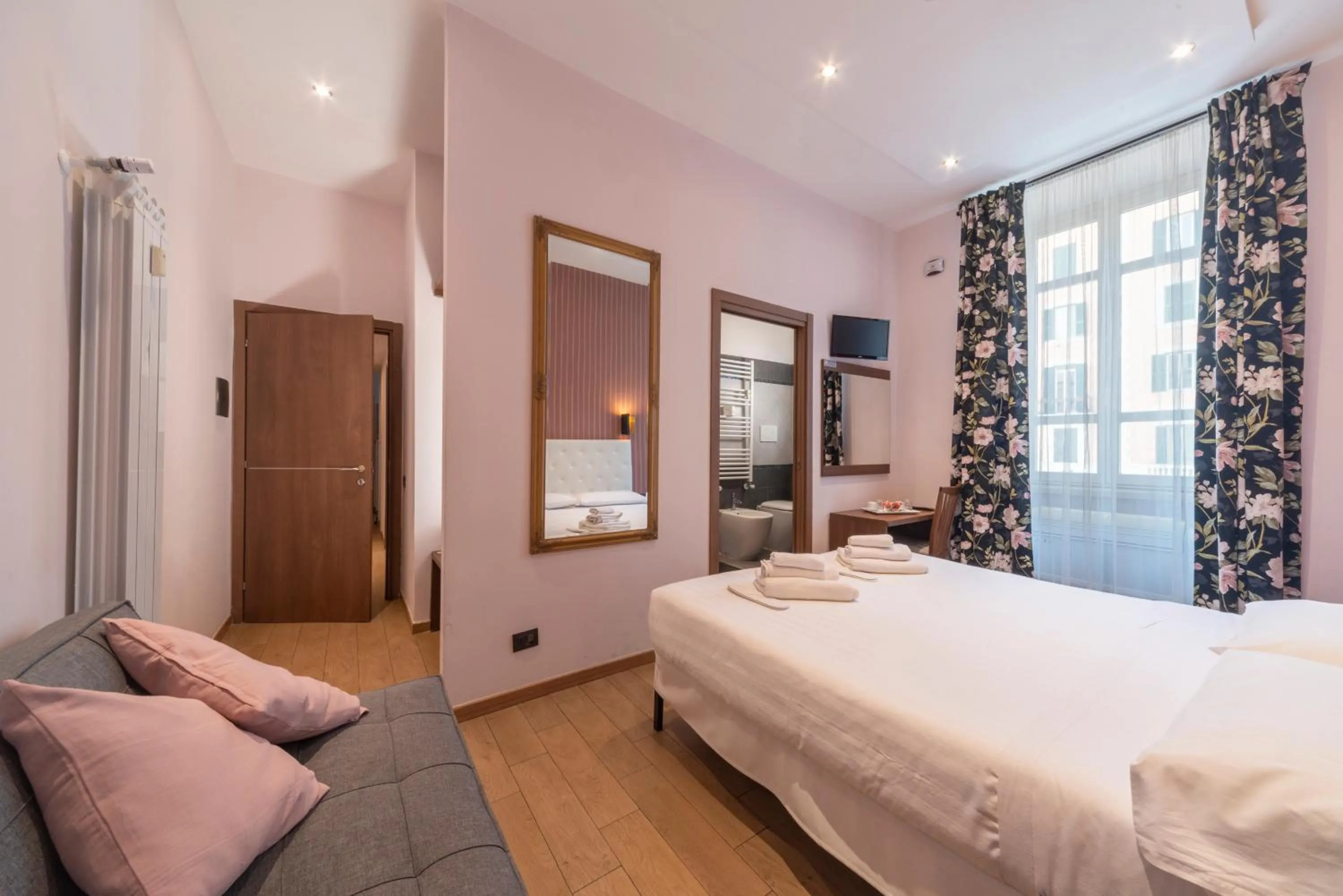 Bed in La Grande Bellezza Guest House Rome