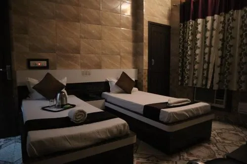 HOTEL P R Palace