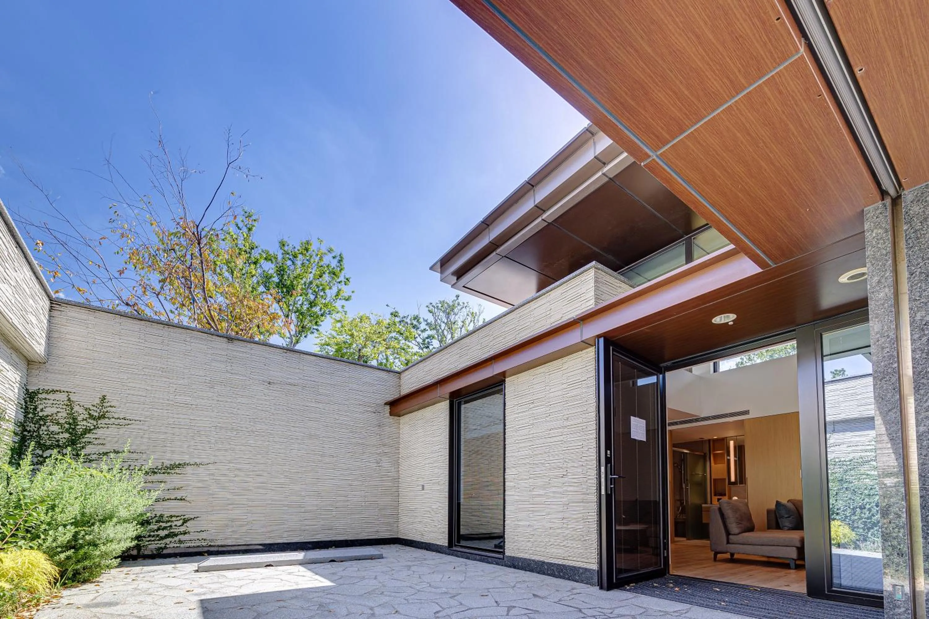 Boutech Wuri Village Hotel