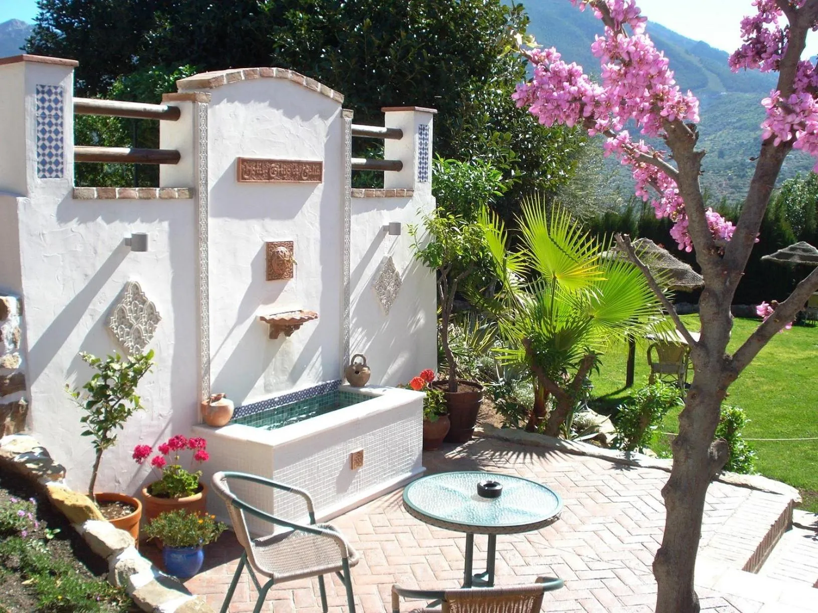 Garden in Hotel Cortijo de Salia