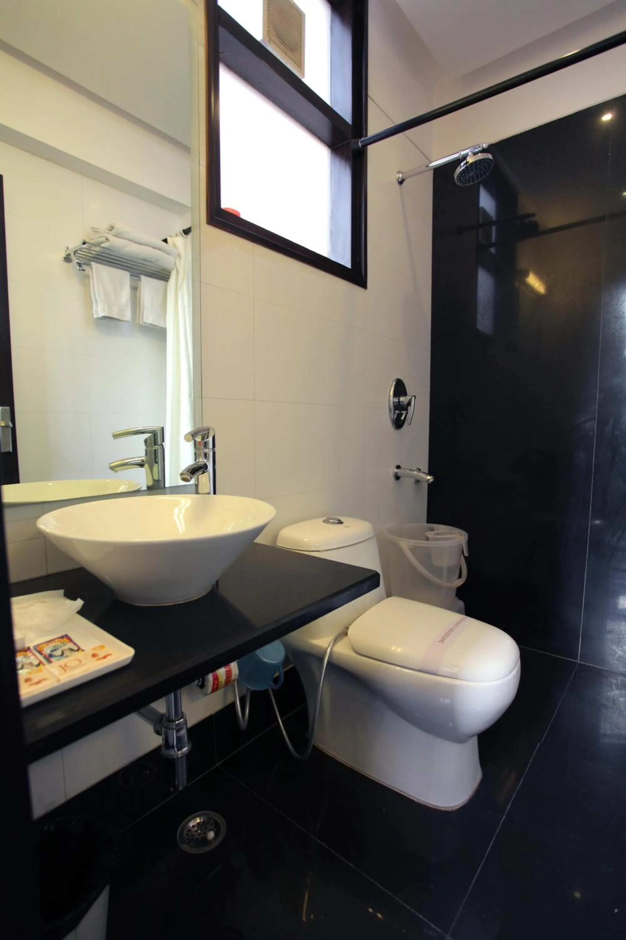 Bathroom in Saar Inn