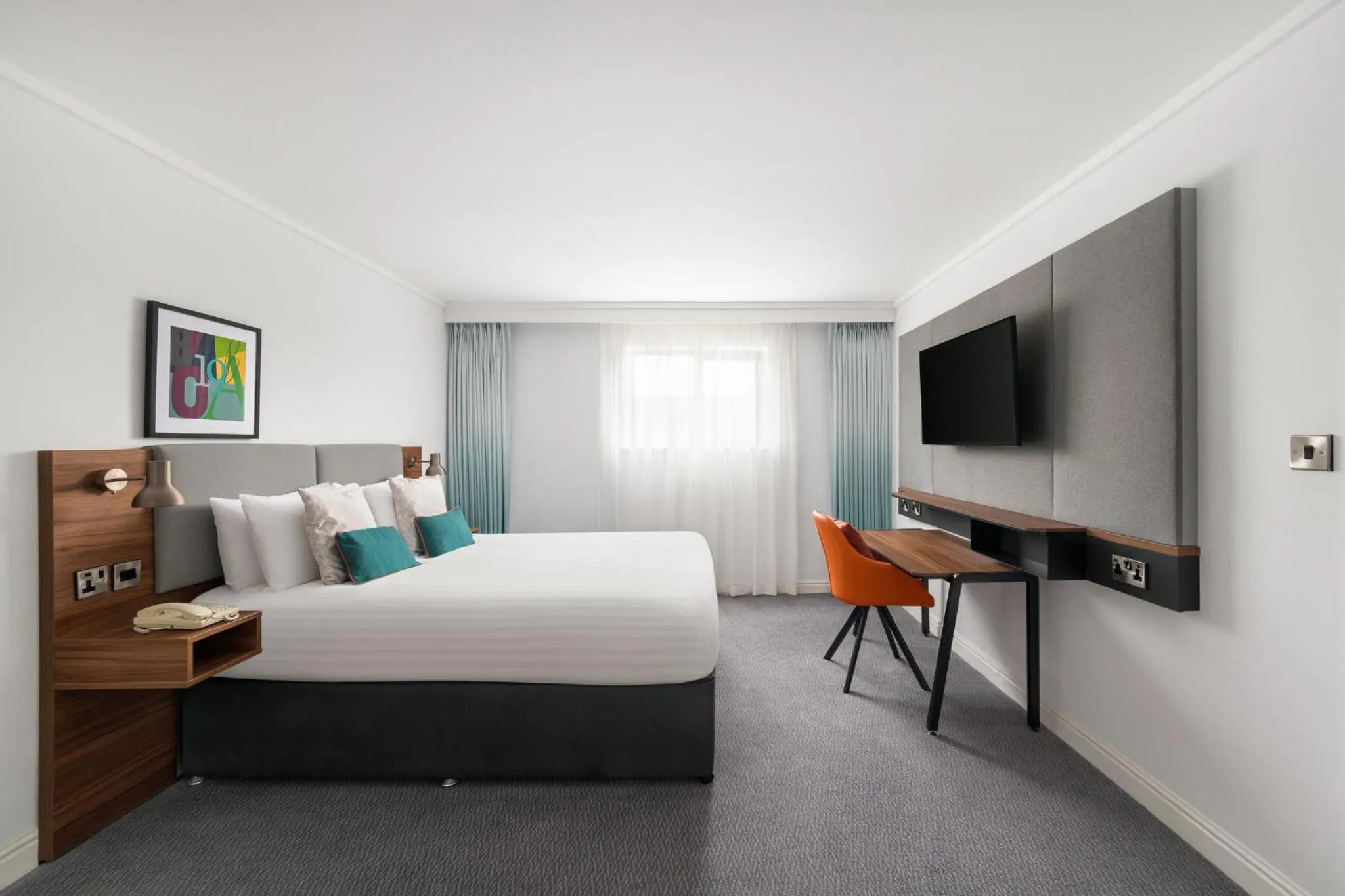 Photo of the whole room, Bed in Holiday Inn Birmingham Bromsgrove by IHG