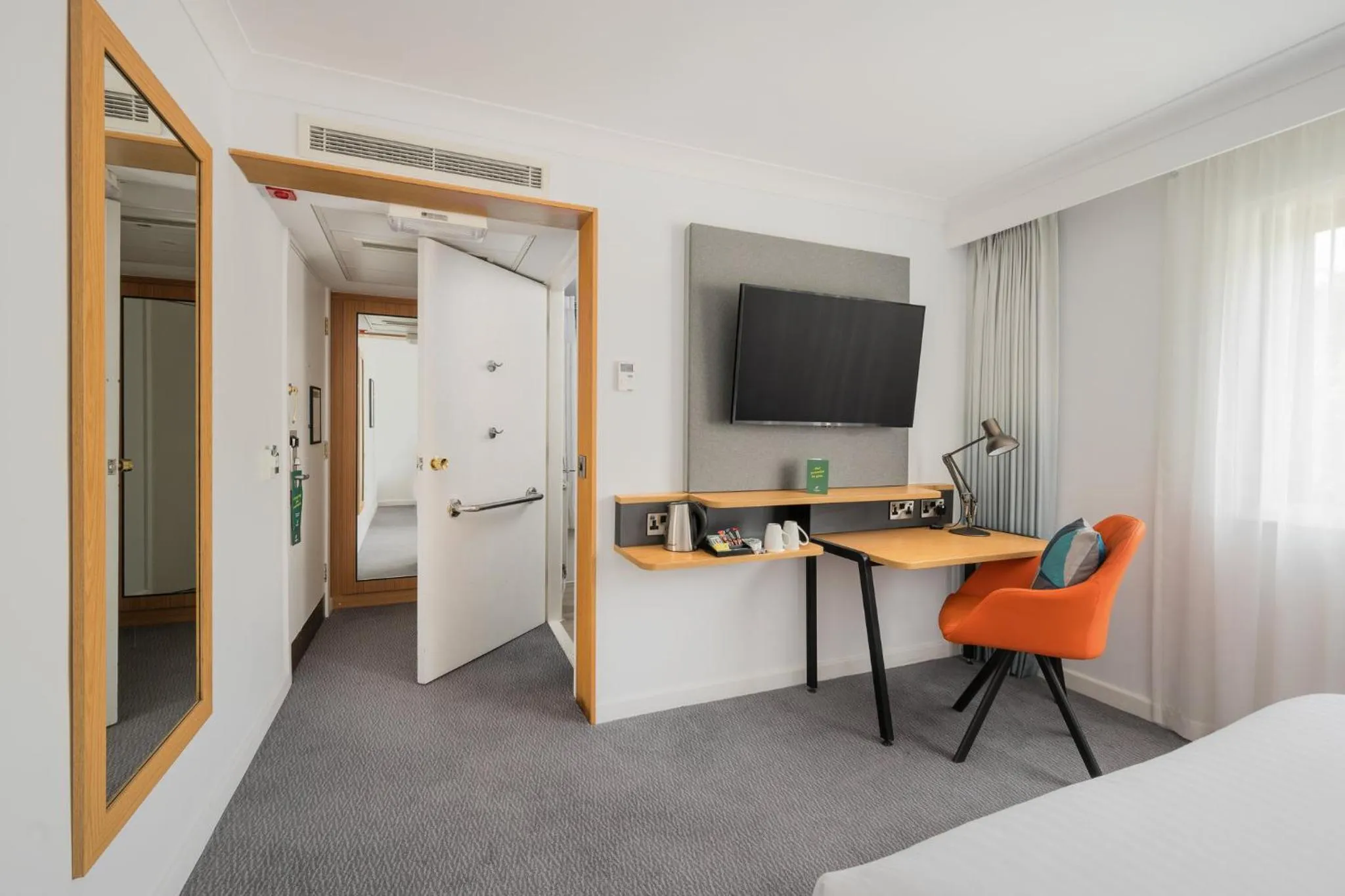 Photo of the whole room in Holiday Inn Birmingham Bromsgrove by IHG