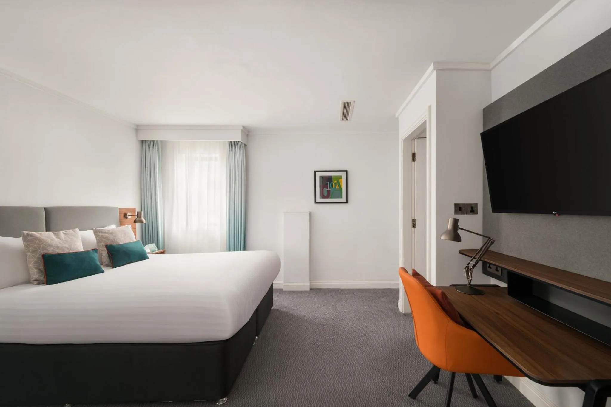 Photo of the whole room, Bed in Holiday Inn Birmingham Bromsgrove by IHG