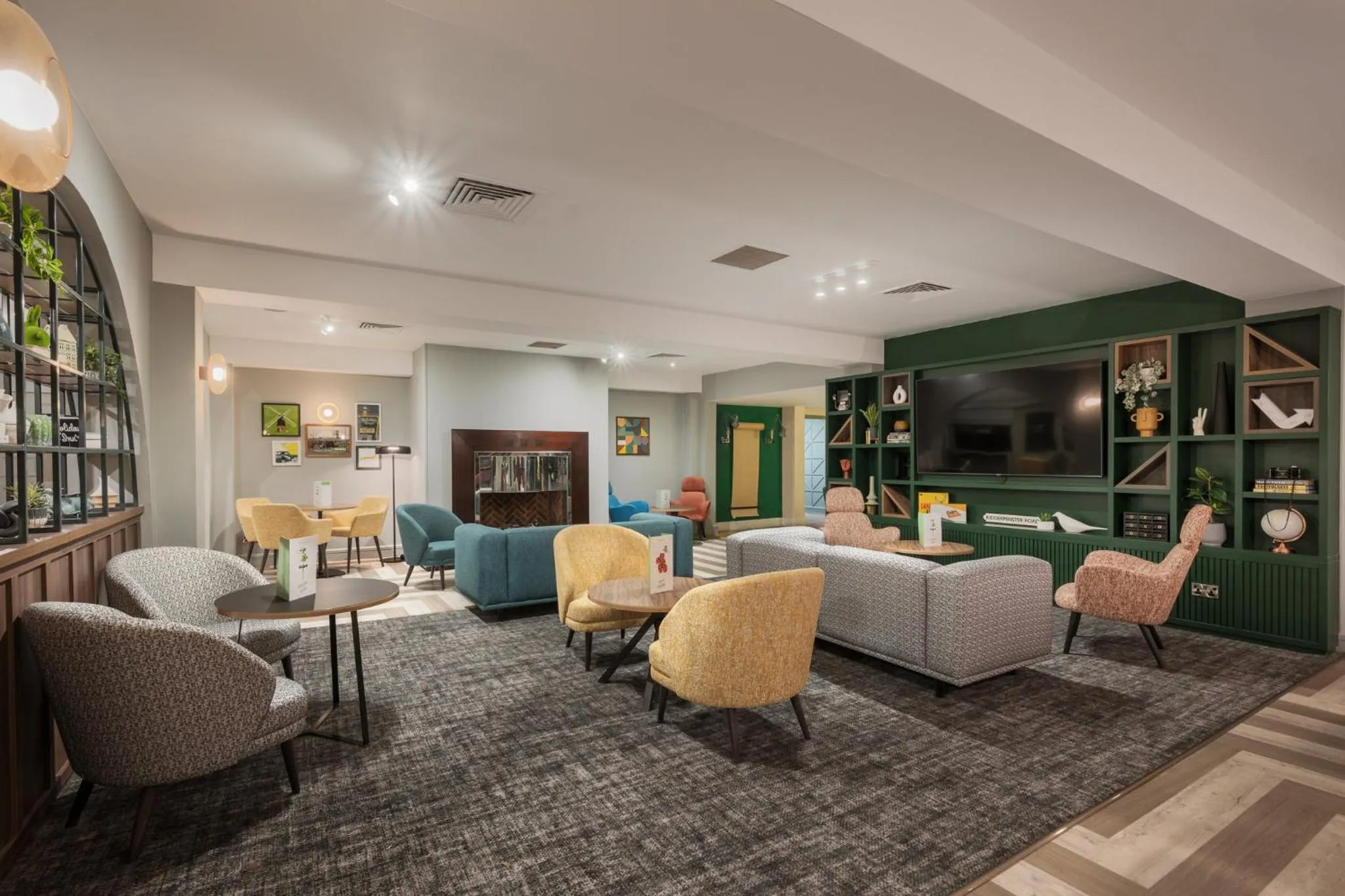 Lounge or bar in Holiday Inn Birmingham Bromsgrove by IHG