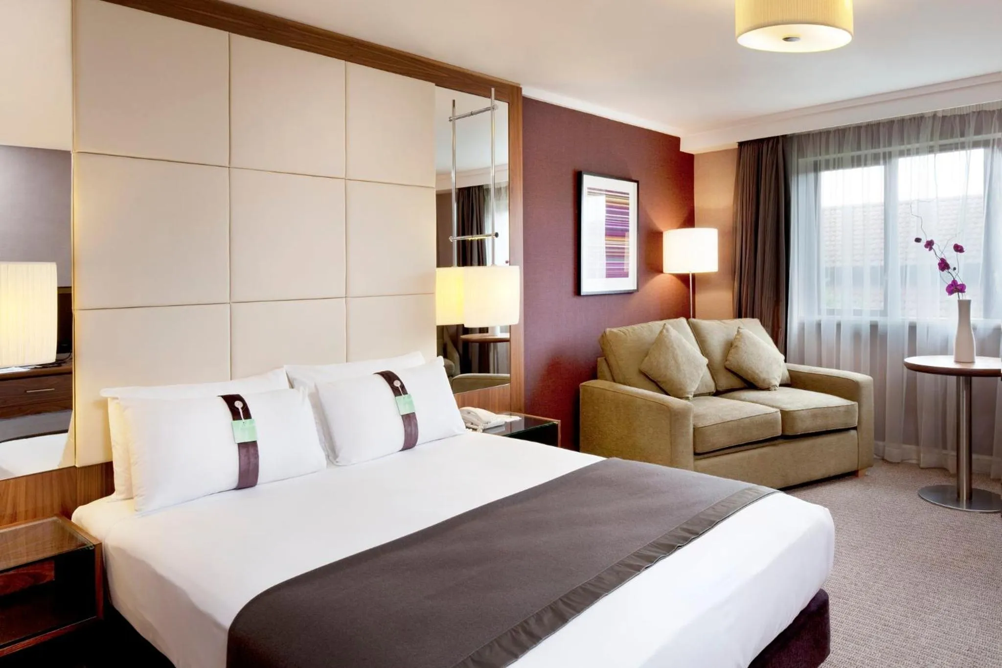 Photo of the whole room, Bed in Holiday Inn Birmingham Bromsgrove by IHG