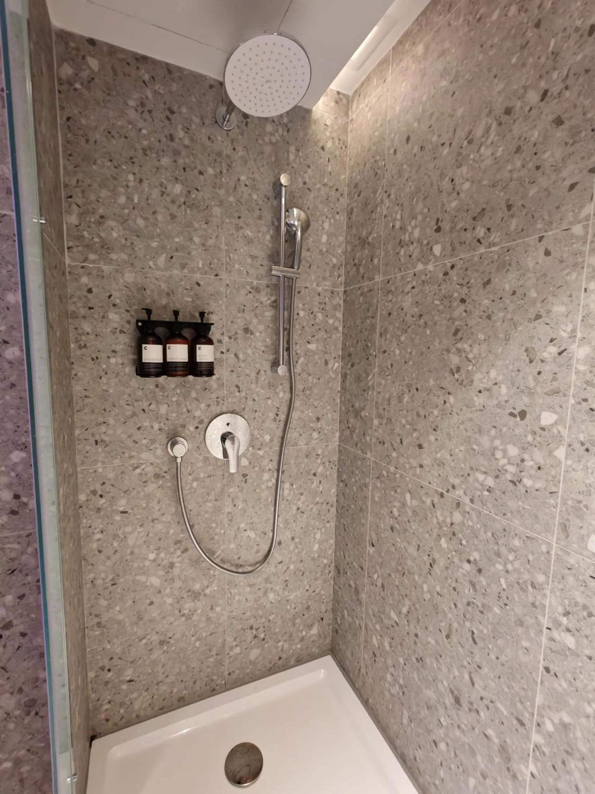 Shower in CapsuleTransit MAX - Terminal 2