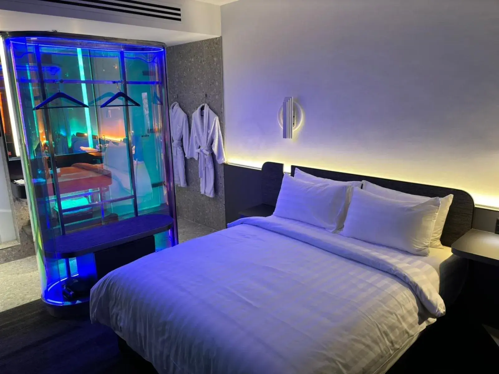 Deluxe King Room - MAX 1 Night Stay in CapsuleTransit MAX - Airport Hotel - Landside, Public Area - Gateway KLIA T2, Lvl 2M Deluxe King Room - MAX 1 Night Stay in CapsuleTransit MAX - Airport Hotel - Landside, Public Area - Gateway KLIA T2, Lvl 2M