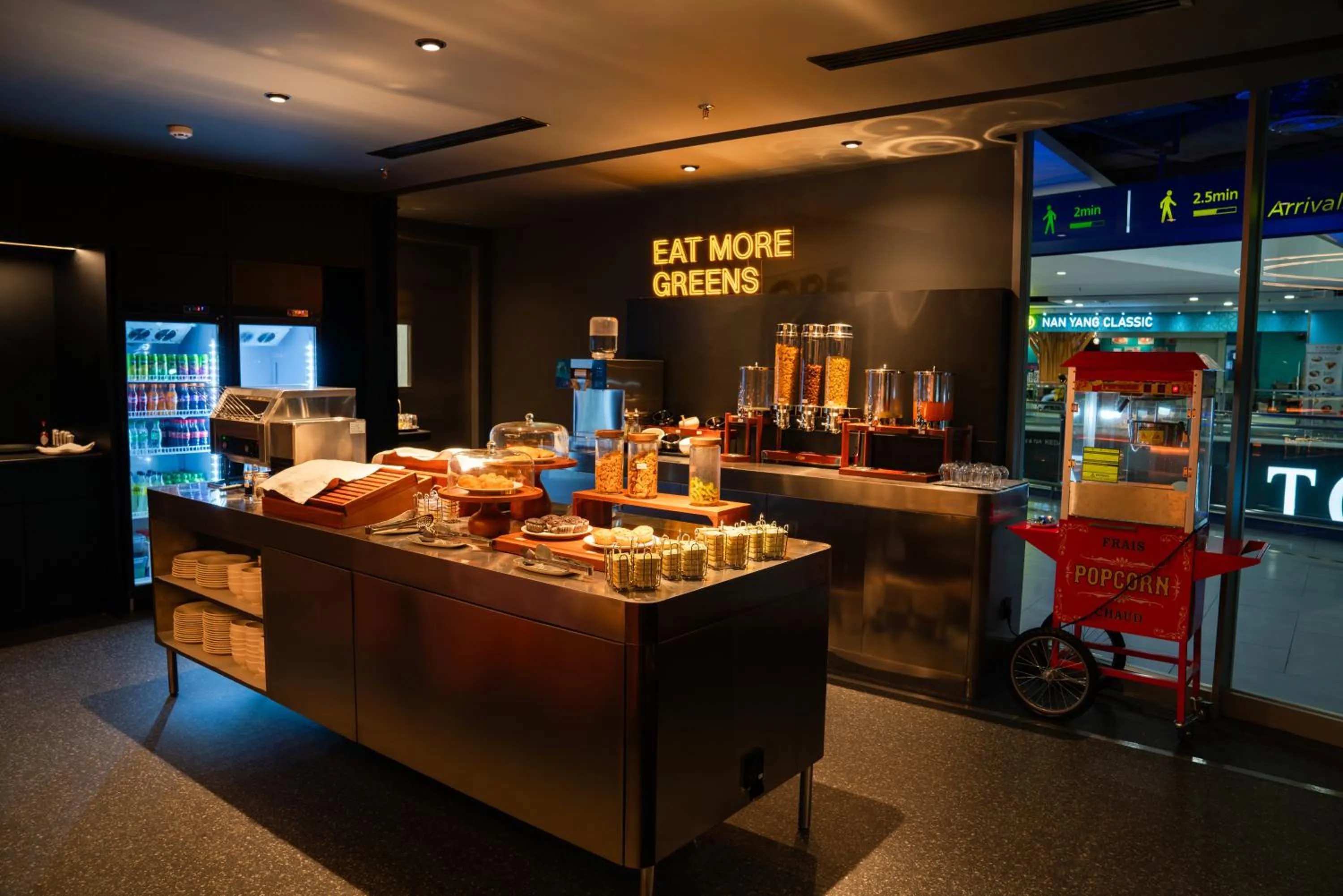 Lounge or bar in CapsuleTransit MAX - Terminal 2