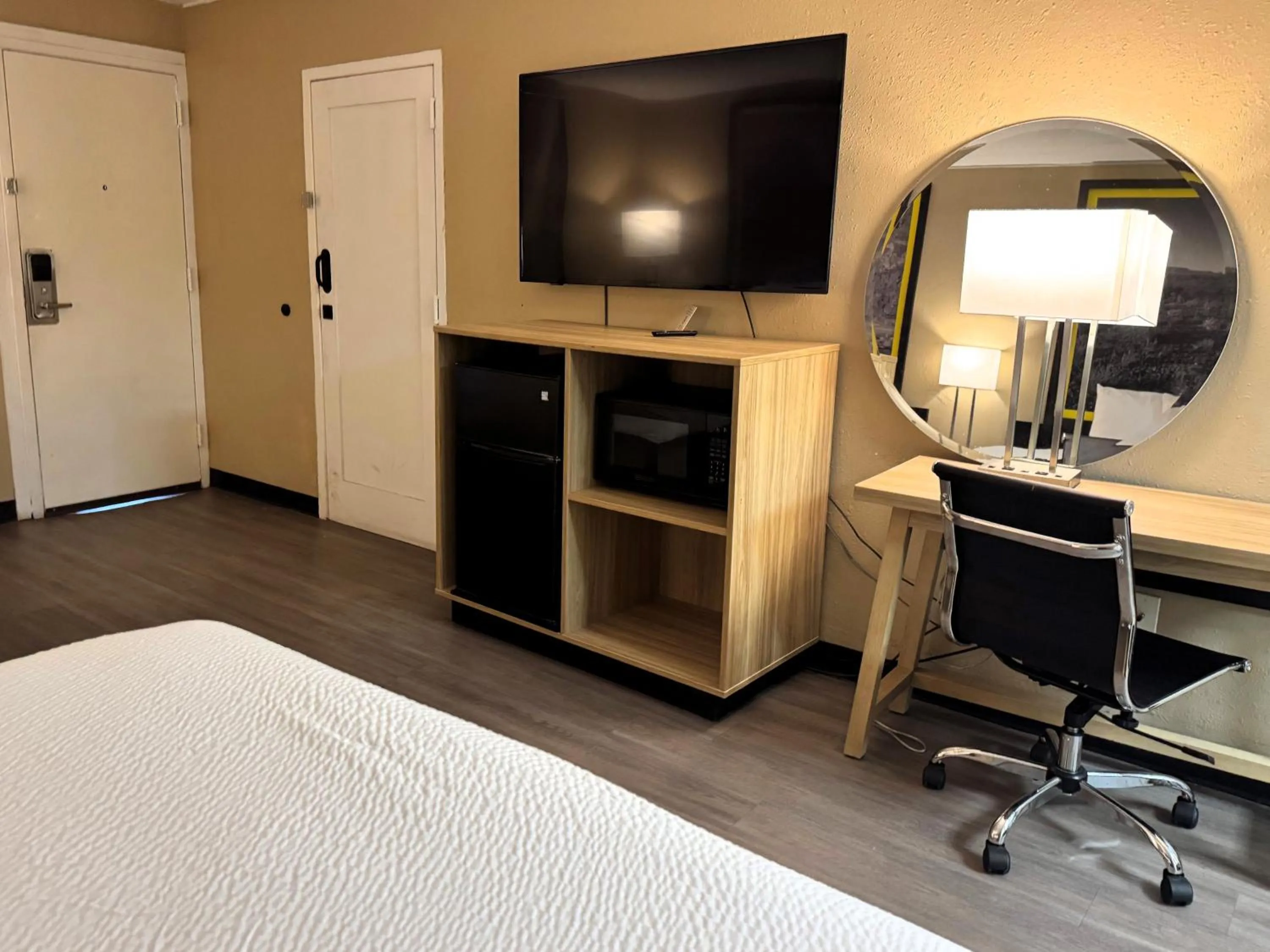 TV and multimedia, Bed in Super 8 by Wyndham Corpus Christi Airport
