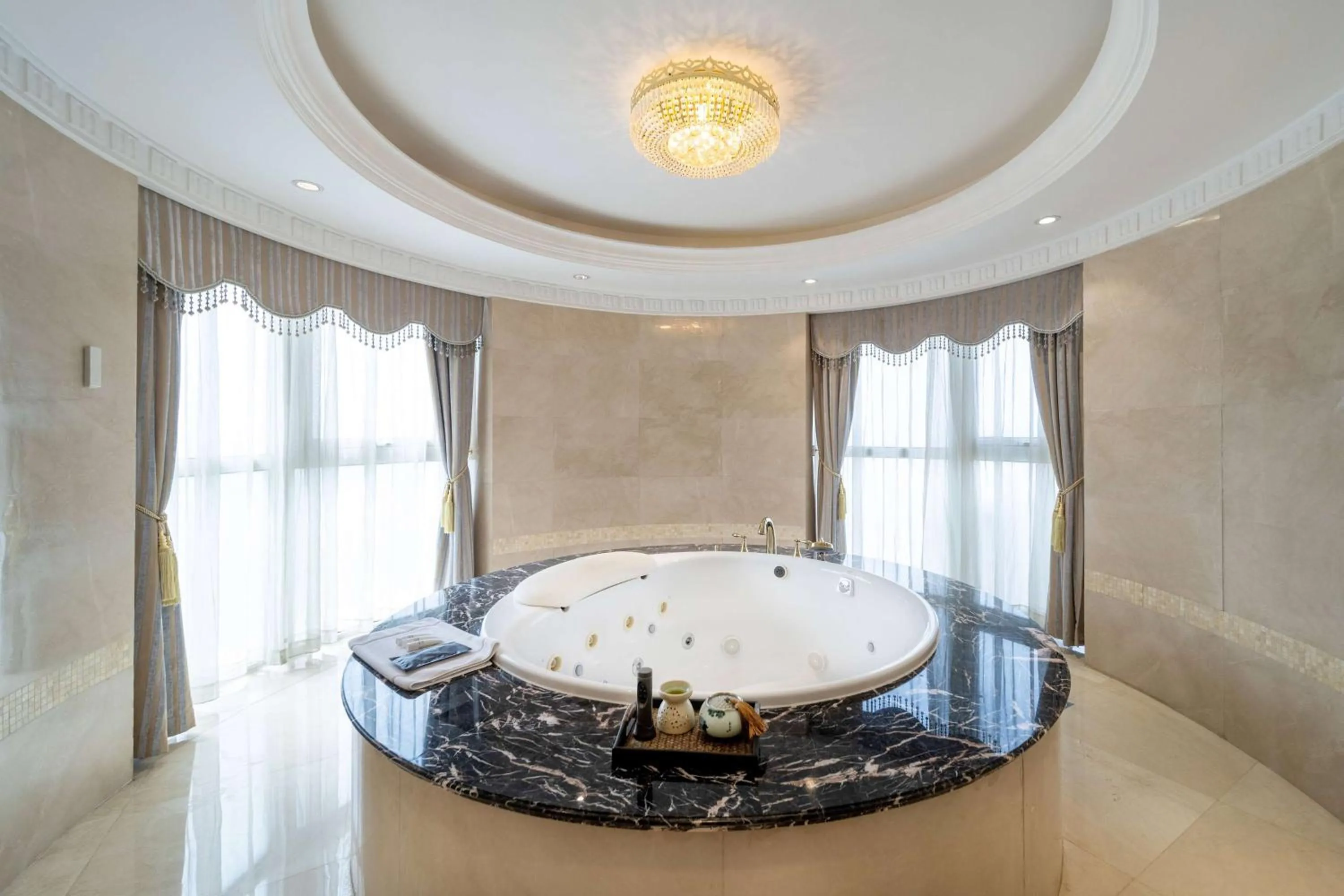 Bathroom in Howard Johnson Junhe Hot Springs Resort Beijing北京君和豪生温泉酒店