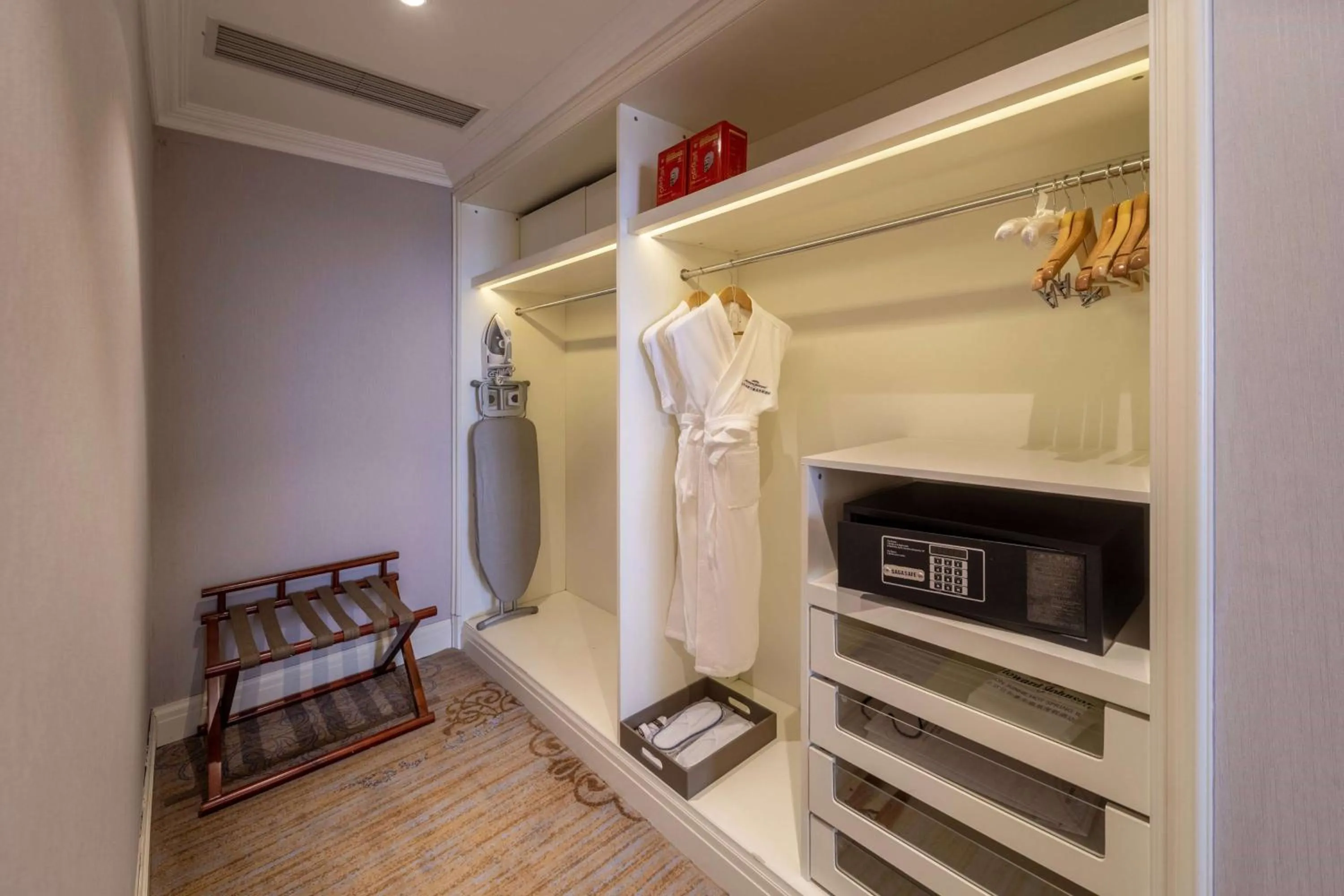 Bed in Howard Johnson Junhe Hot Springs Resort Beijing北京君和豪生温泉酒店