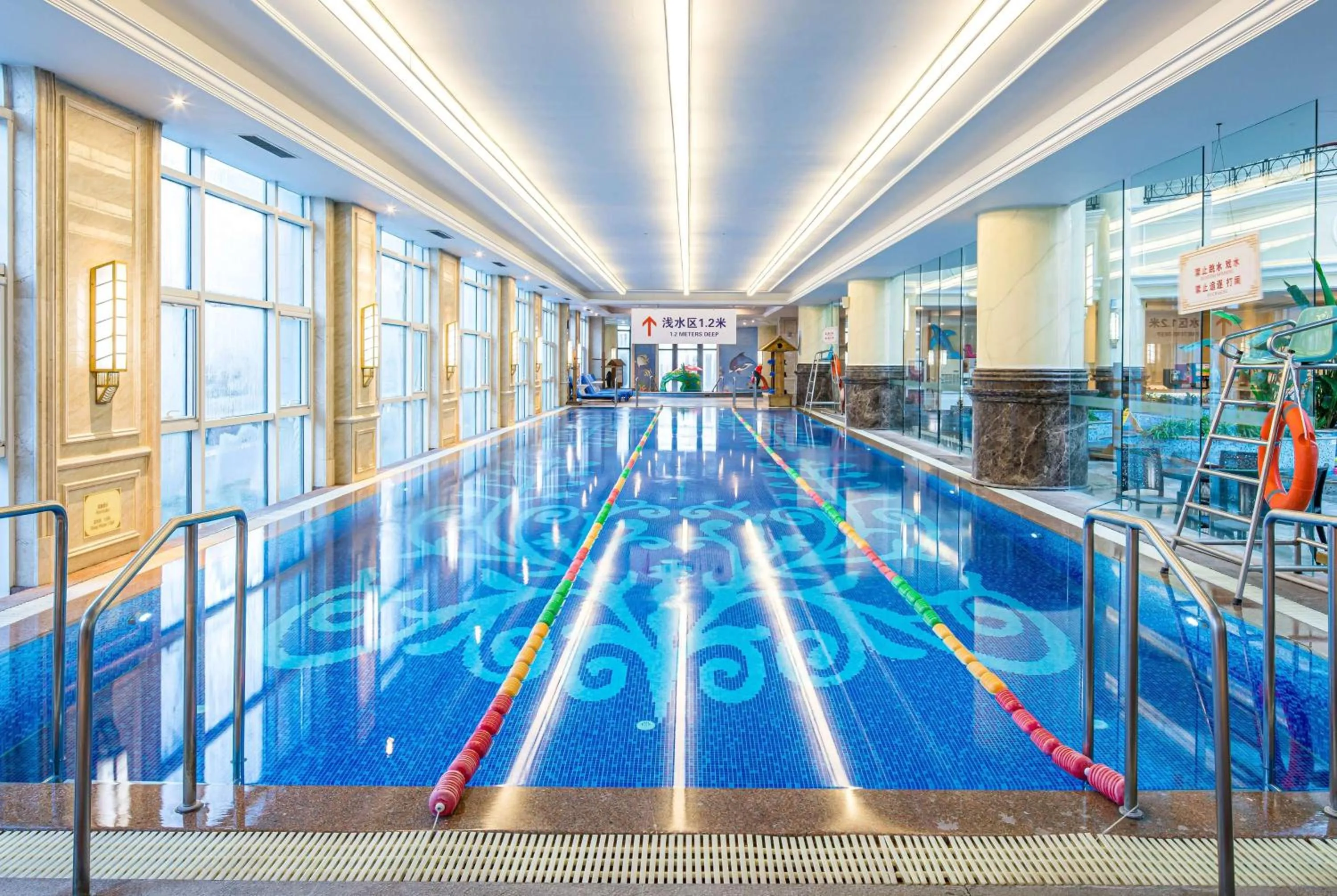 Pool view in Howard Johnson Junhe Hot Springs Resort Beijing北京君和豪生温泉酒店