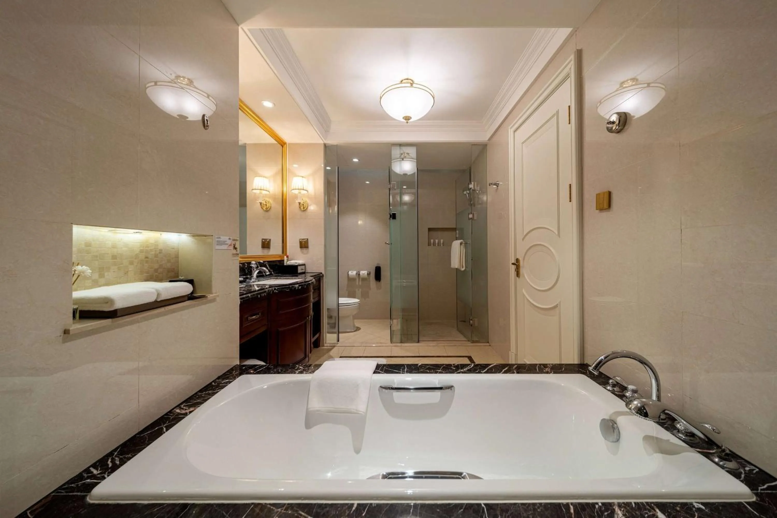 Bathroom in Howard Johnson Junhe Hot Springs Resort Beijing北京君和豪生温泉酒店