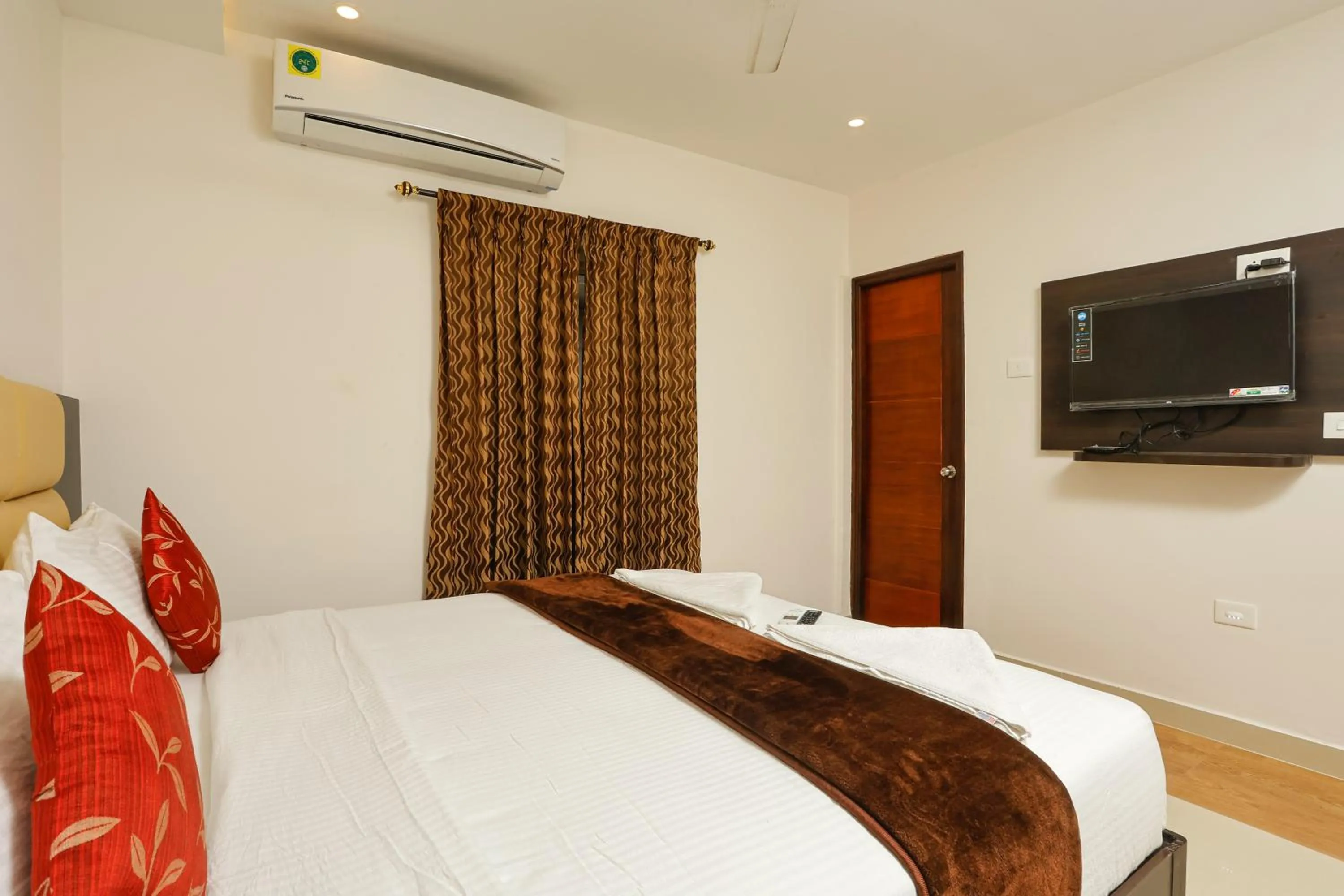 Bed in Rameswaram Harish Palace