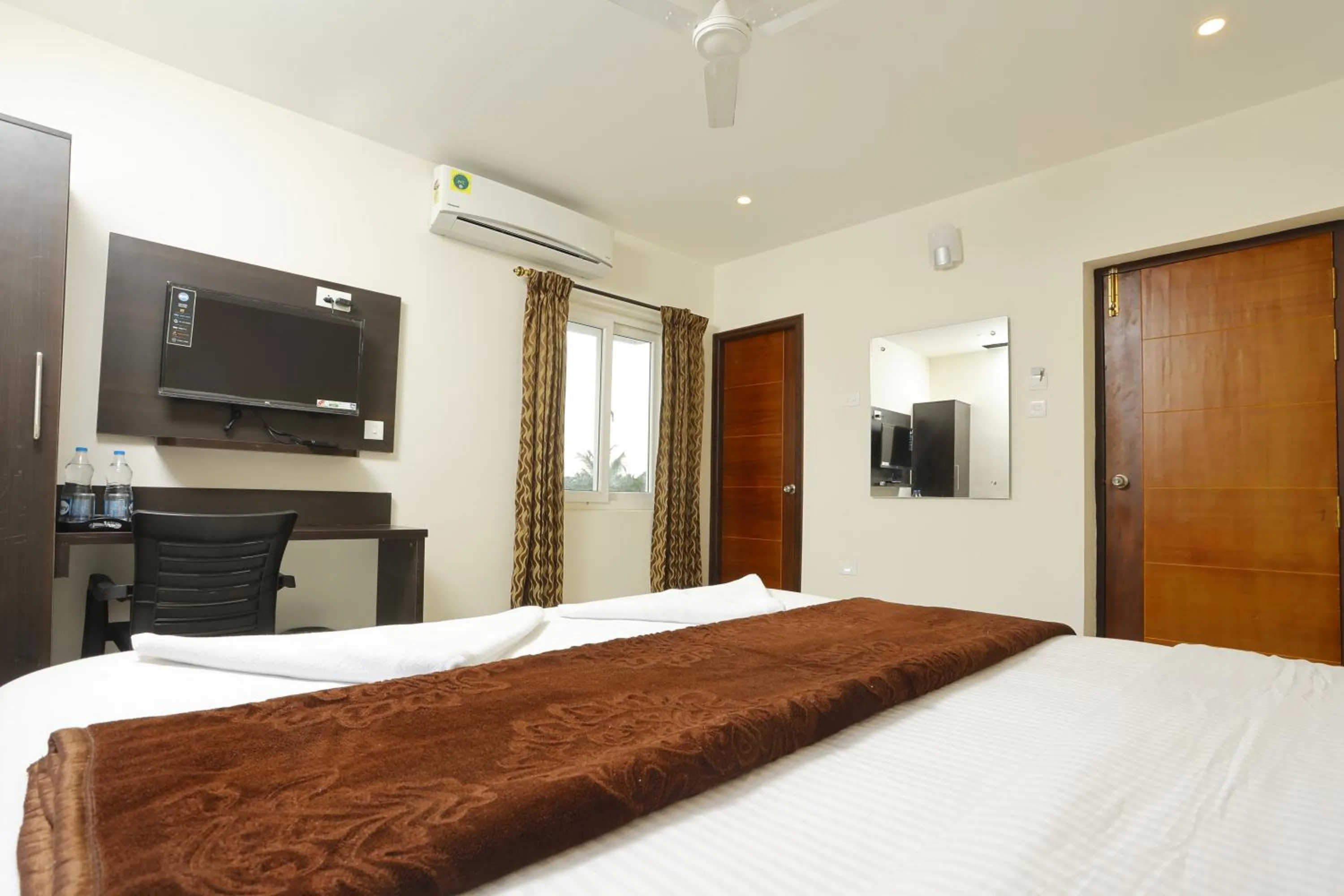 Bed in Rameswaram Harish Palace