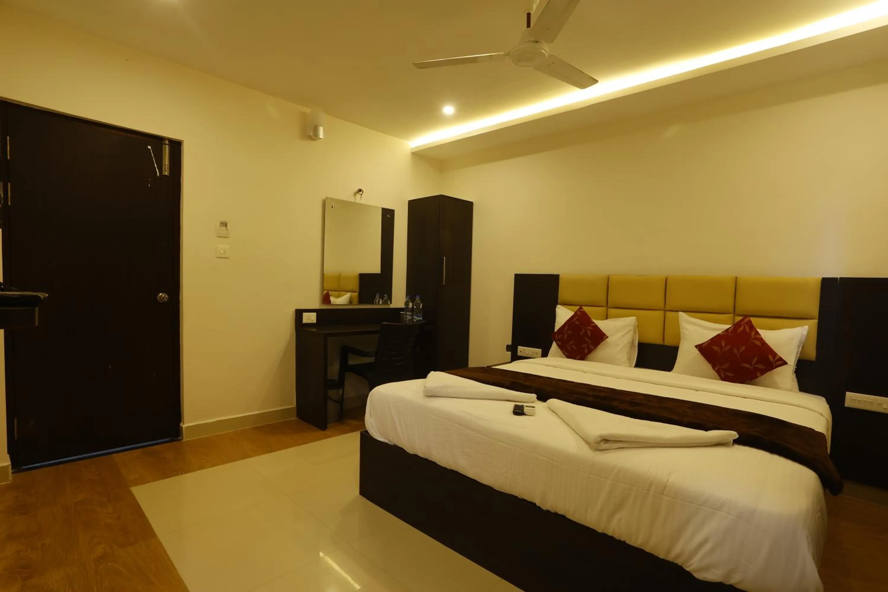 Bed in Rameswaram Harish Palace