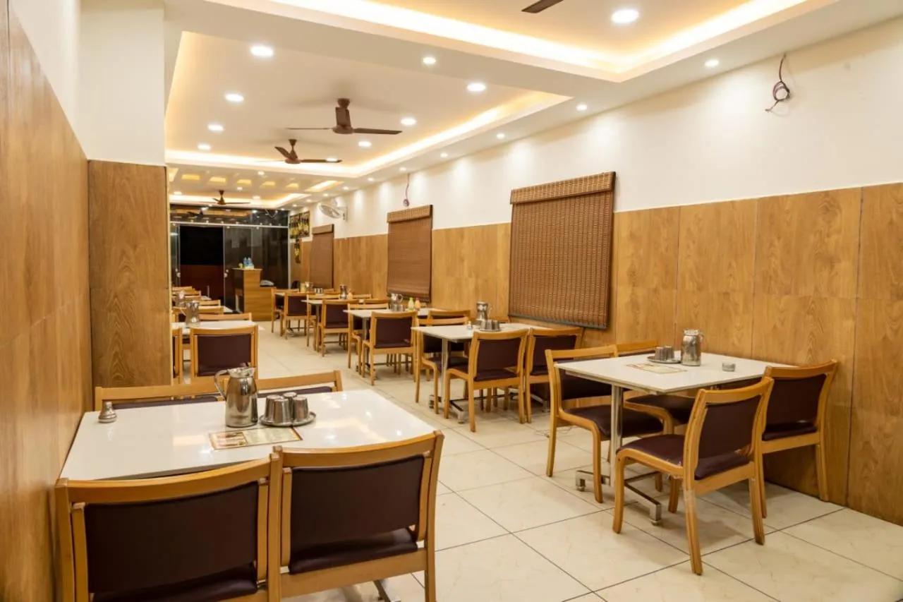 Restaurant/places to eat in Rameswaram Harish Palace