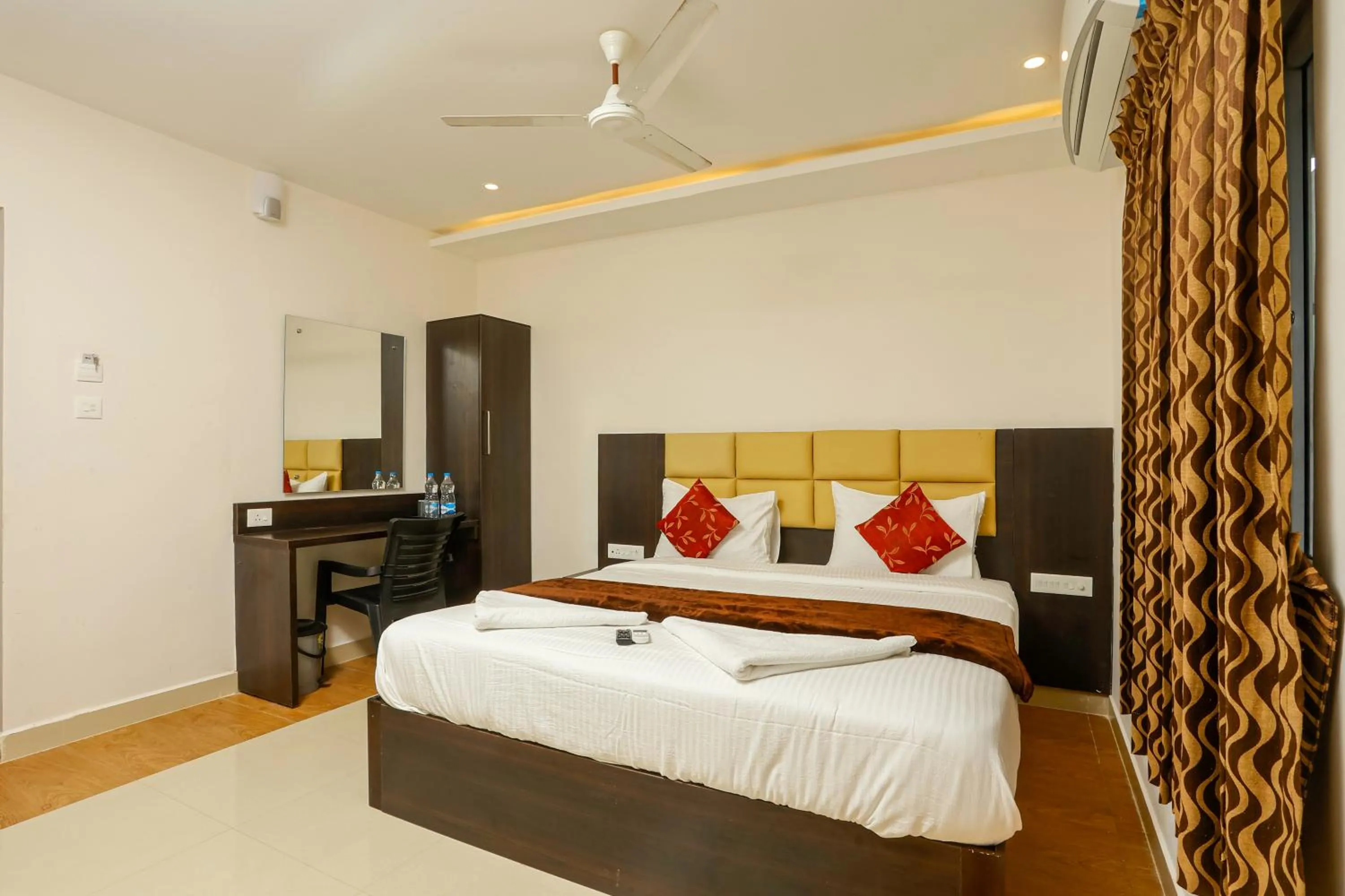 Bed in Rameswaram Harish Palace